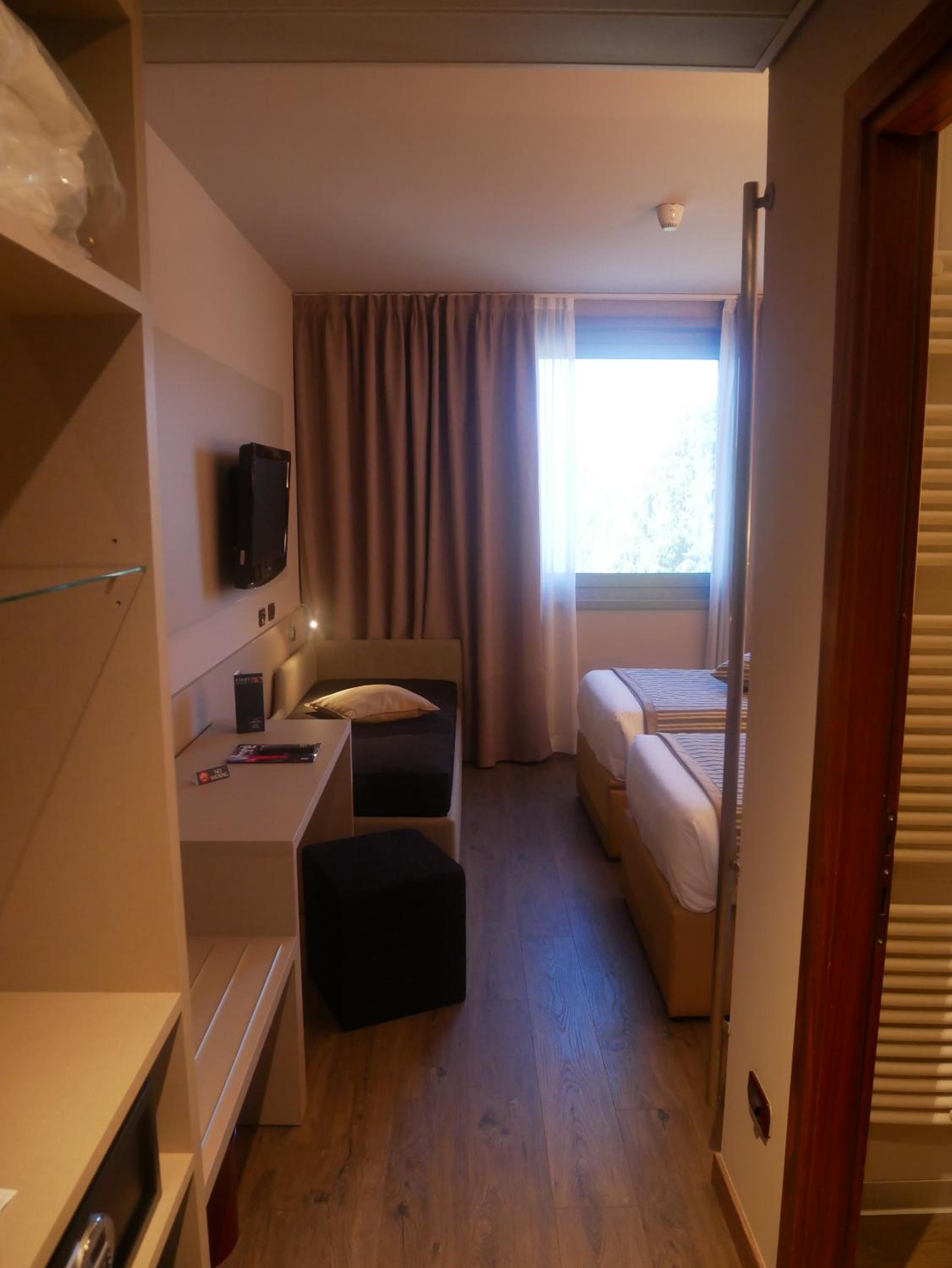 Deluxe Room - Photo 26