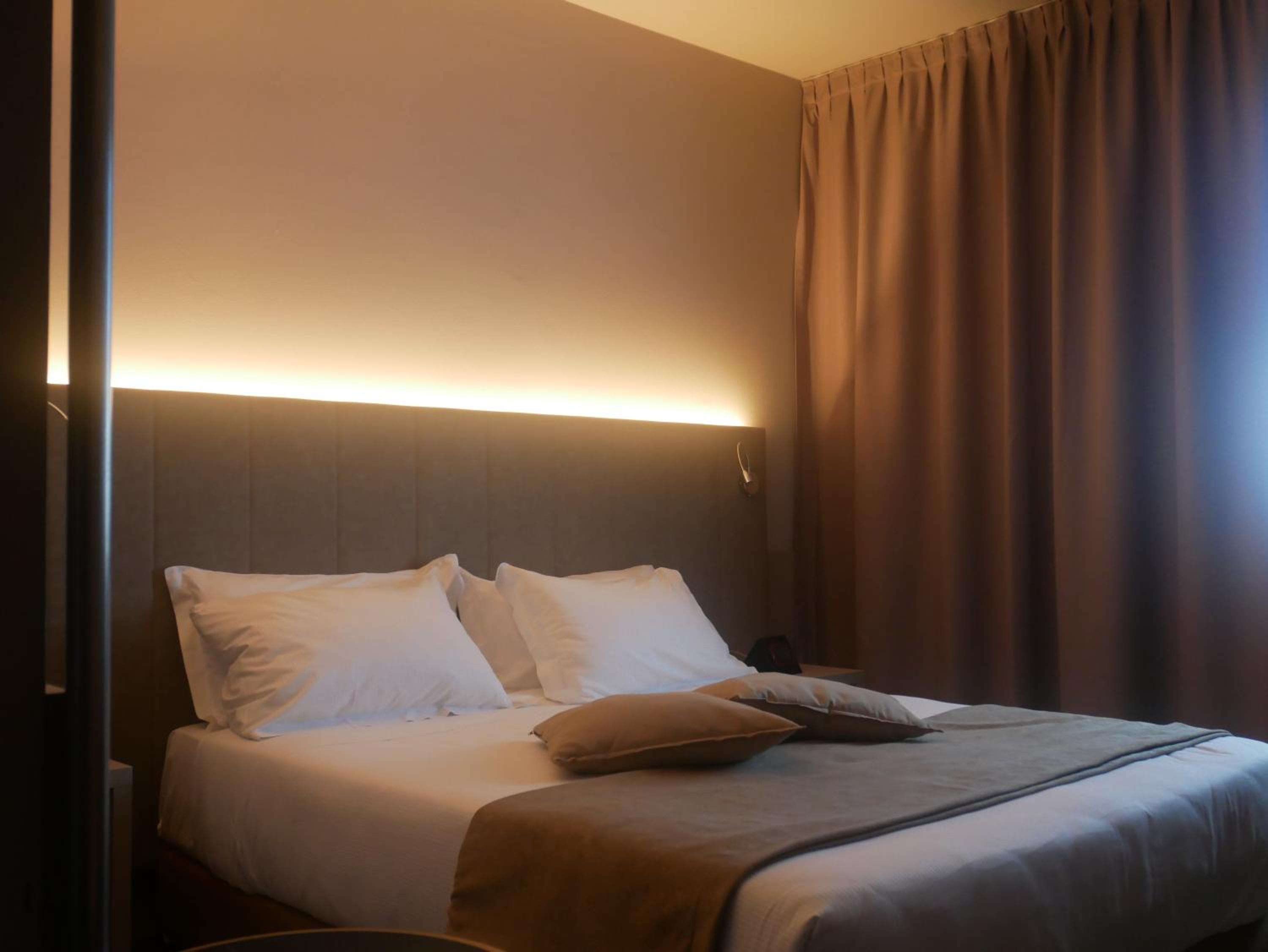 Deluxe Room - Photo 27