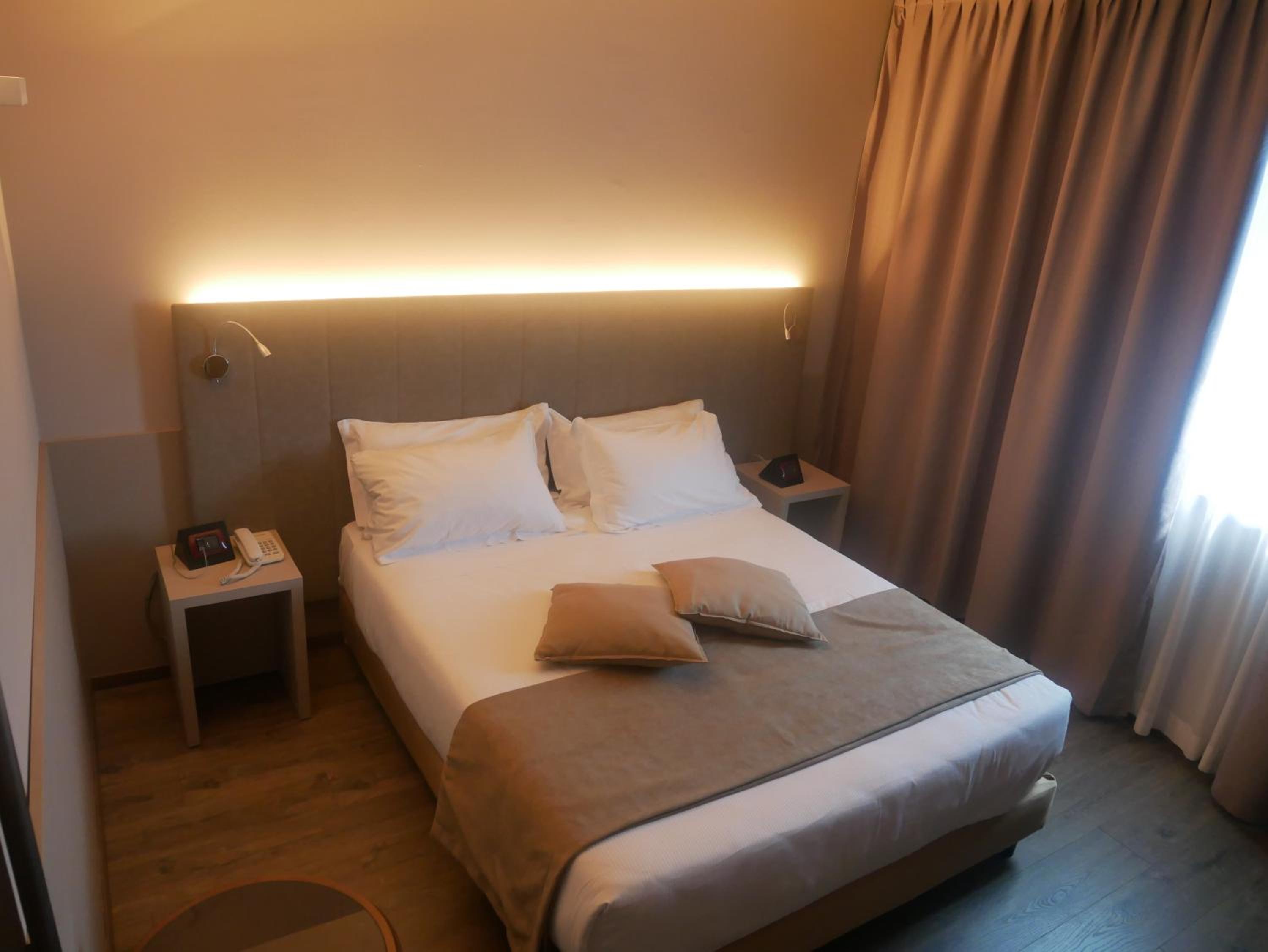 Deluxe Room - Photo 4