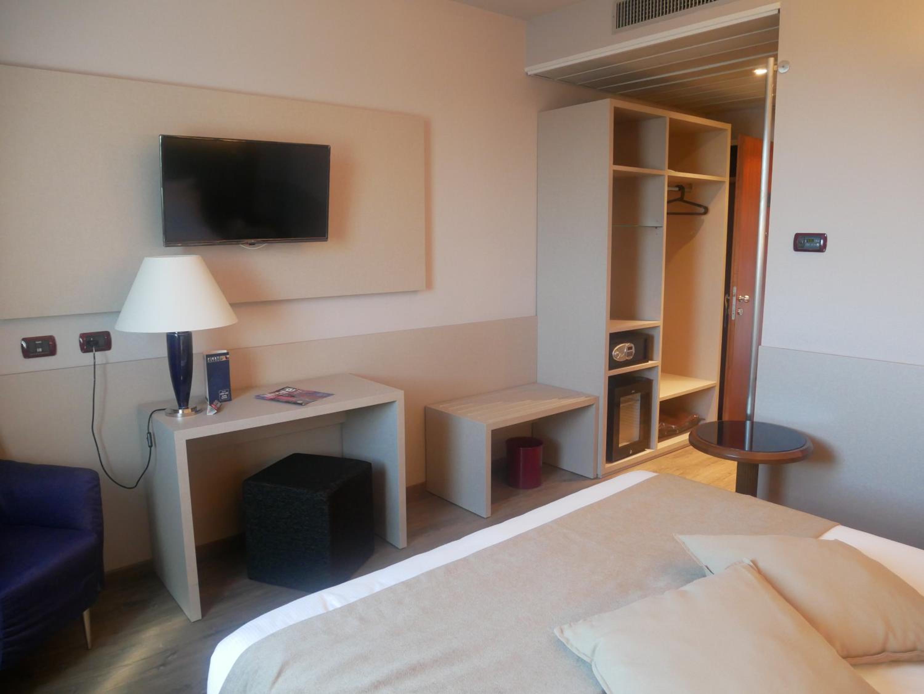 Deluxe Room - Photo 28