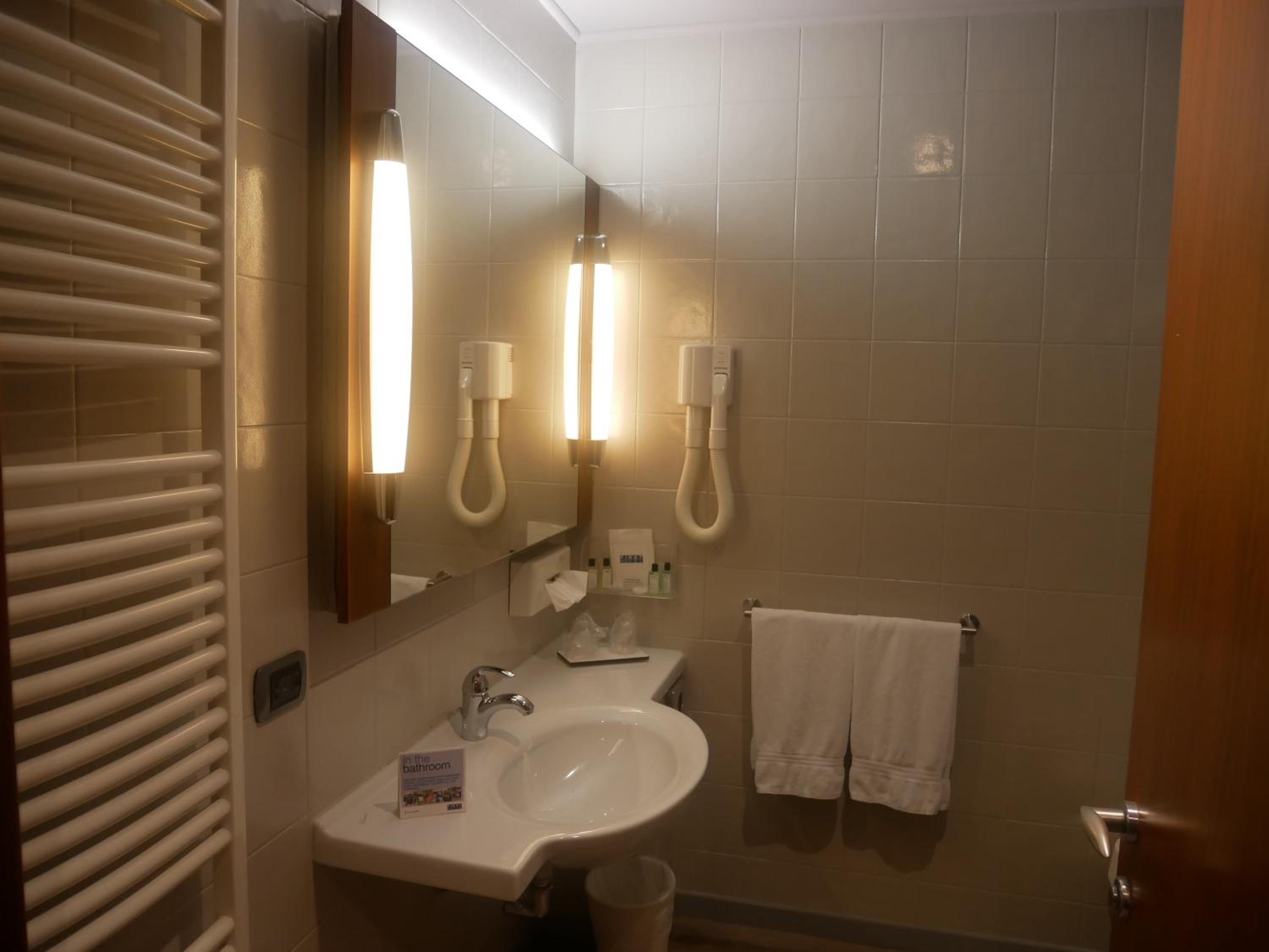 Deluxe Twin Room - Photo 31