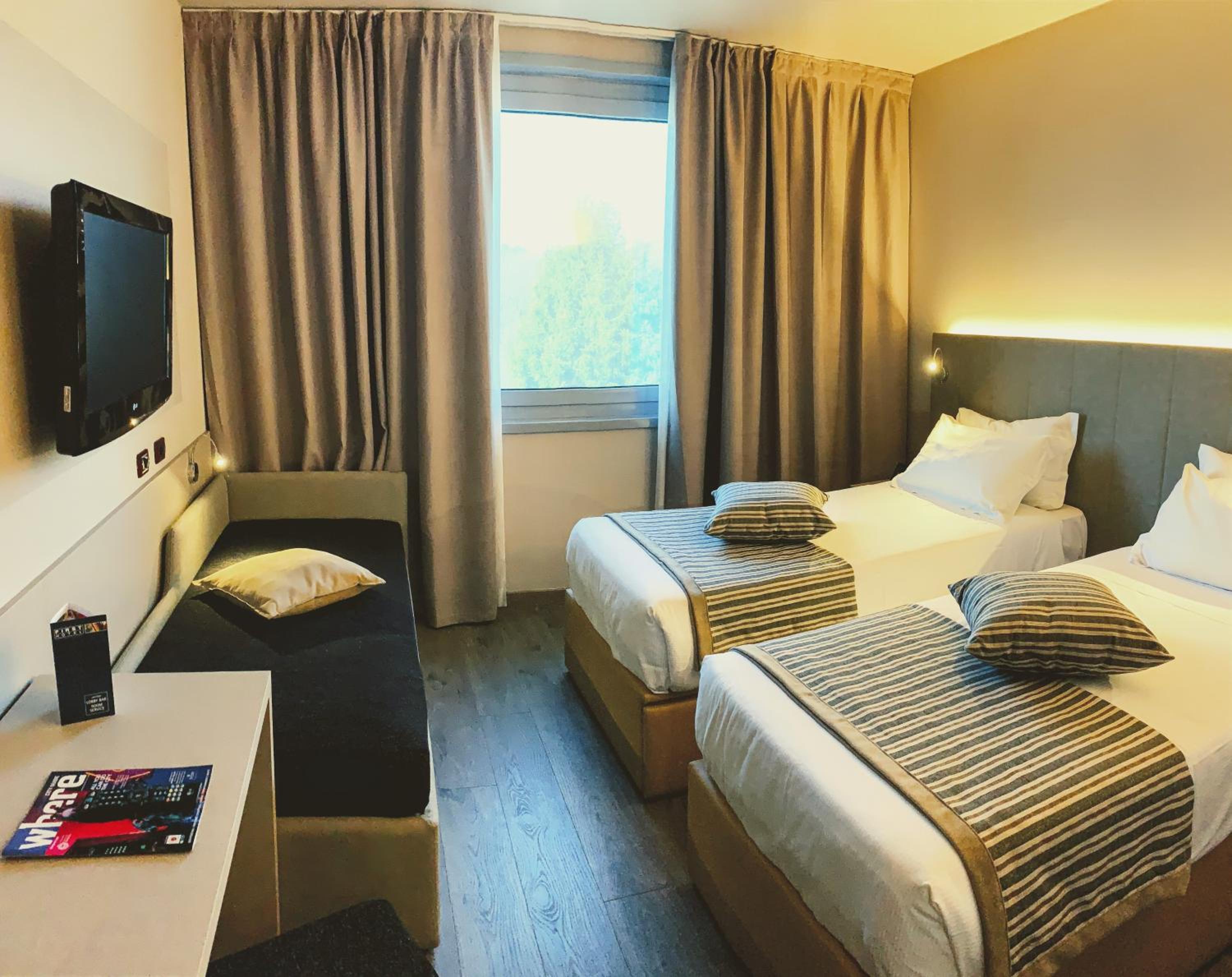 Deluxe Room - Photo 6