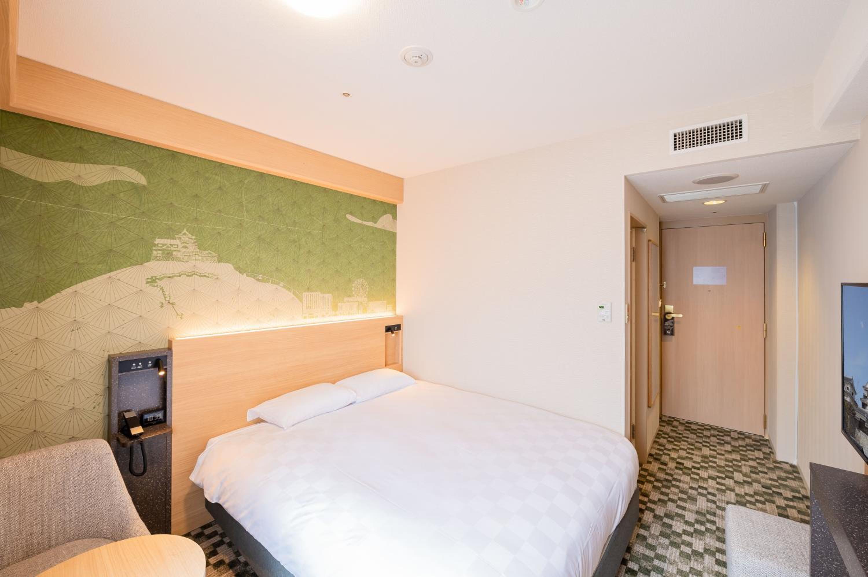 Renovated Standard Queen Room - Non-Smoking photo 2