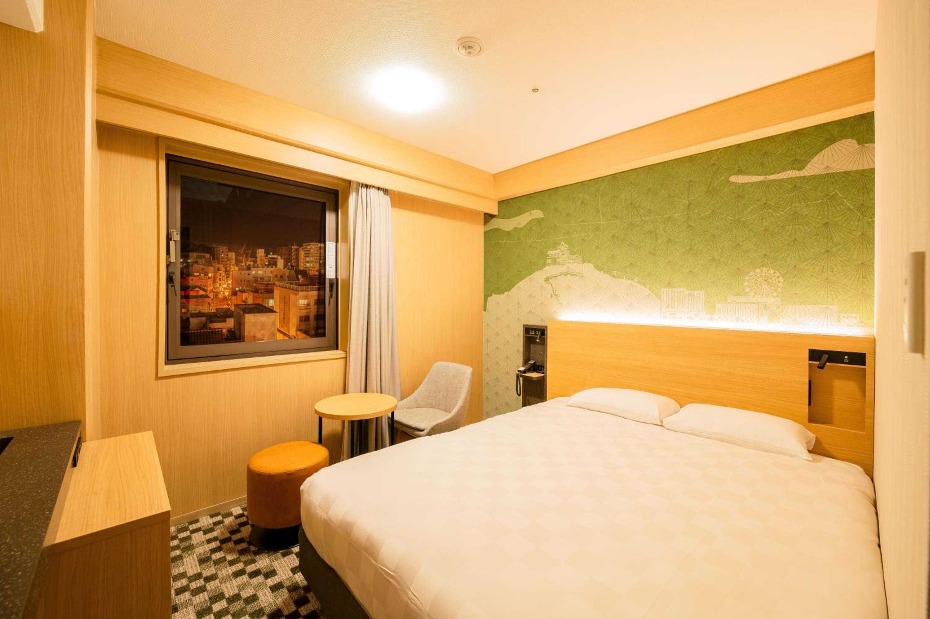 Renovated Standard Queen Room - Non-Smoking photo 1