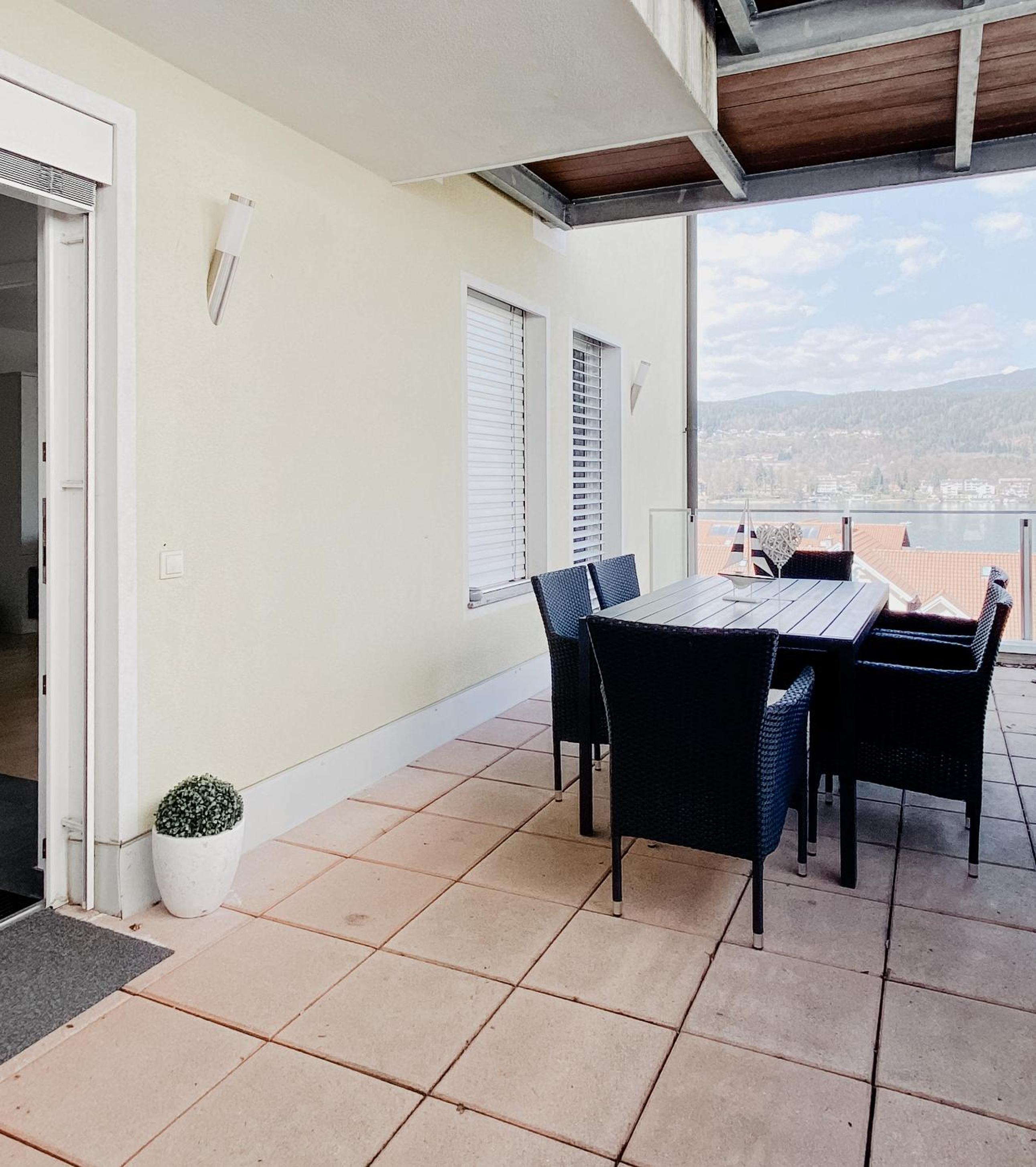 Apartment with Lake View photo 3