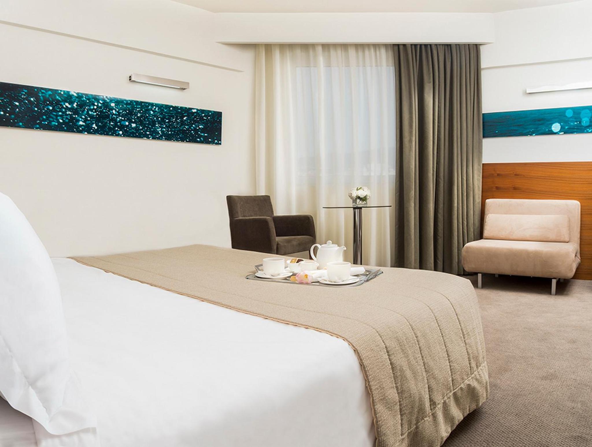Superior Double or Twin Room with City View - Photo 5