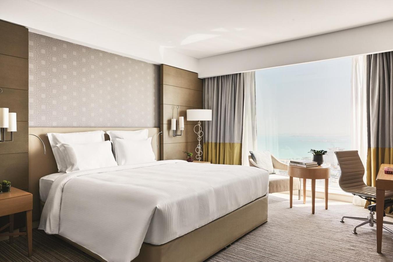 One-Bedroom Apartment with One King Bed and Balcony