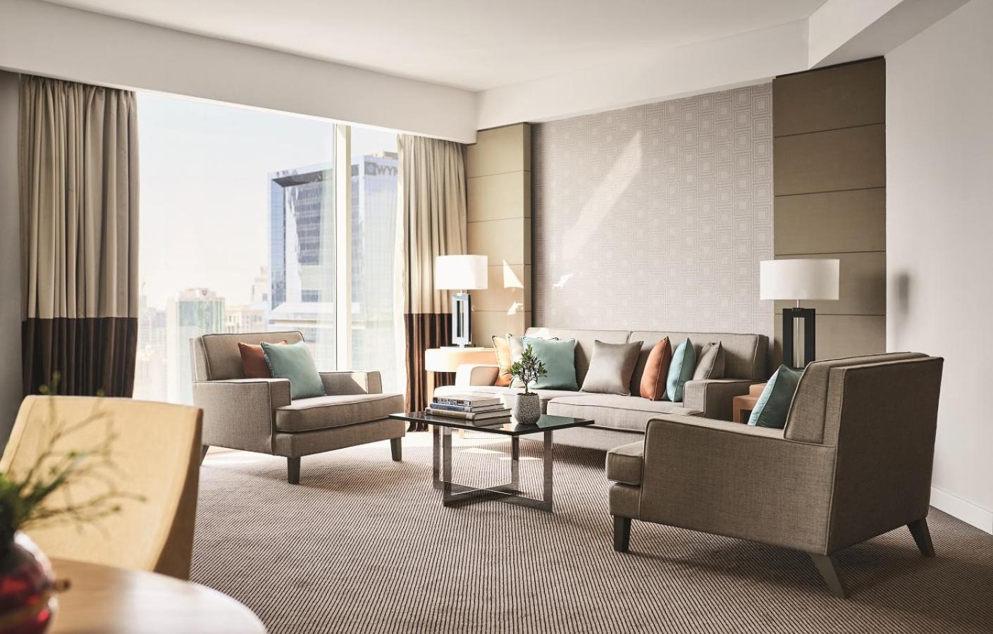Executive Deluxe King Suite - Lounge Access