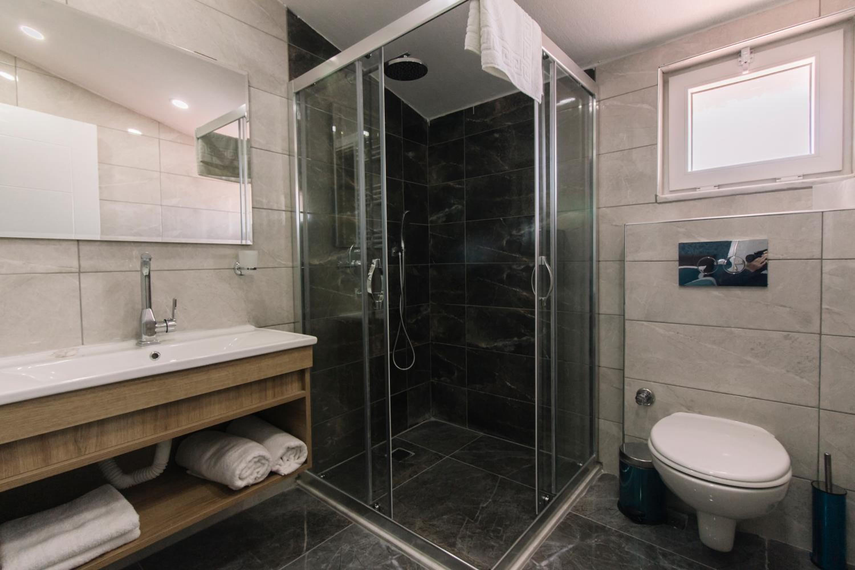 Double Room - Photo 18