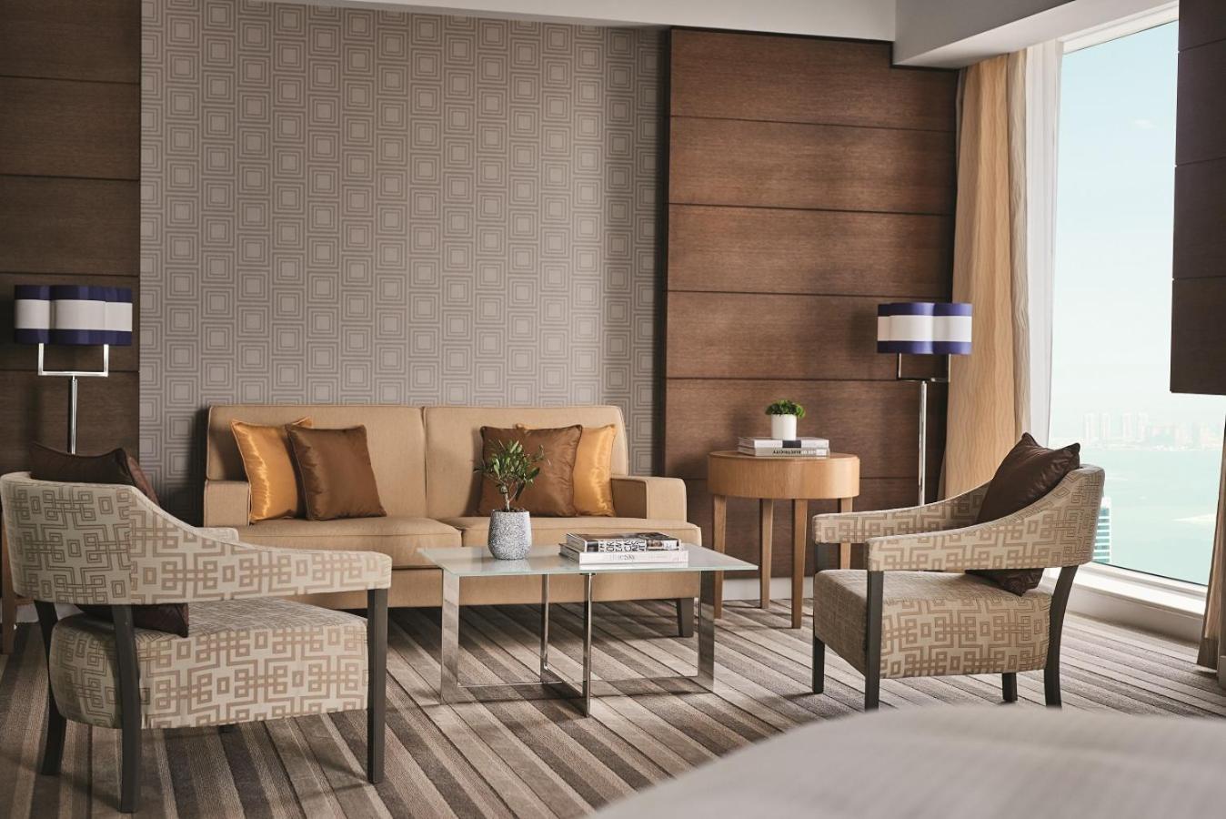 Premium Deluxe King Room with Sofa thumbnail 5