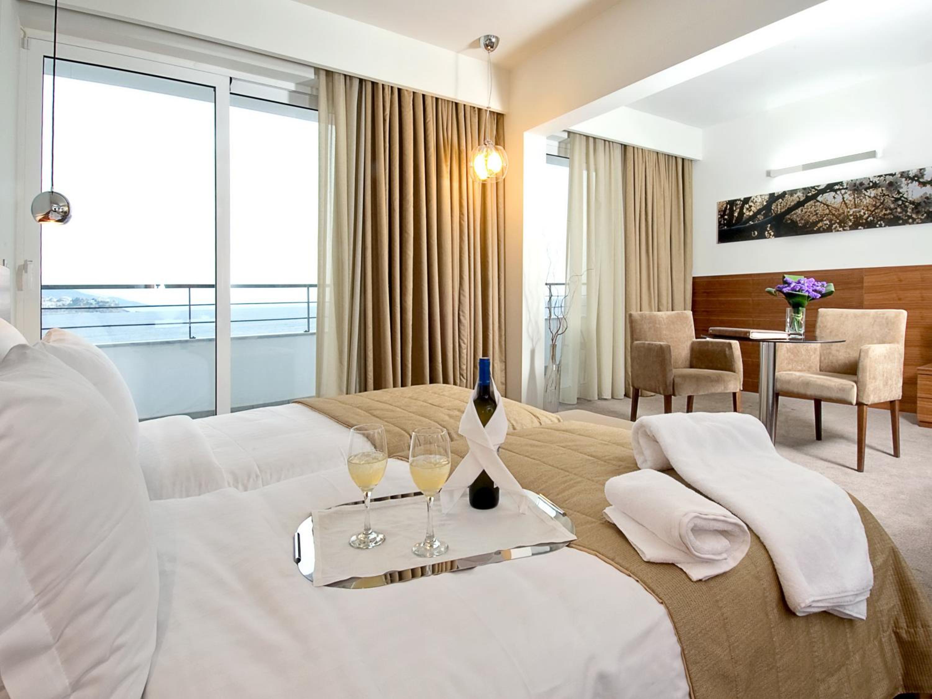 Junior Suite with Sea View - Photo 3