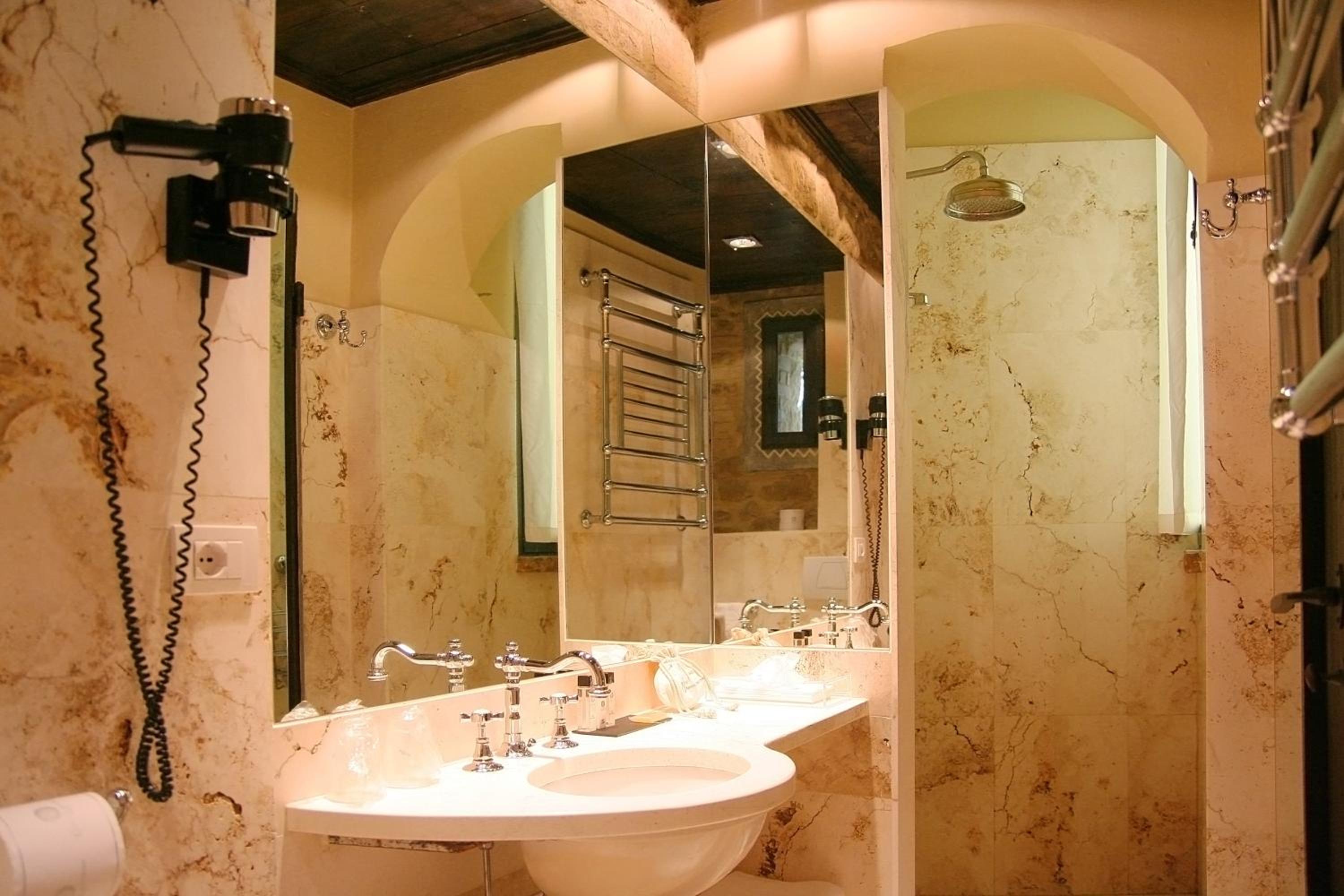 Classic Double Room - Photo 3