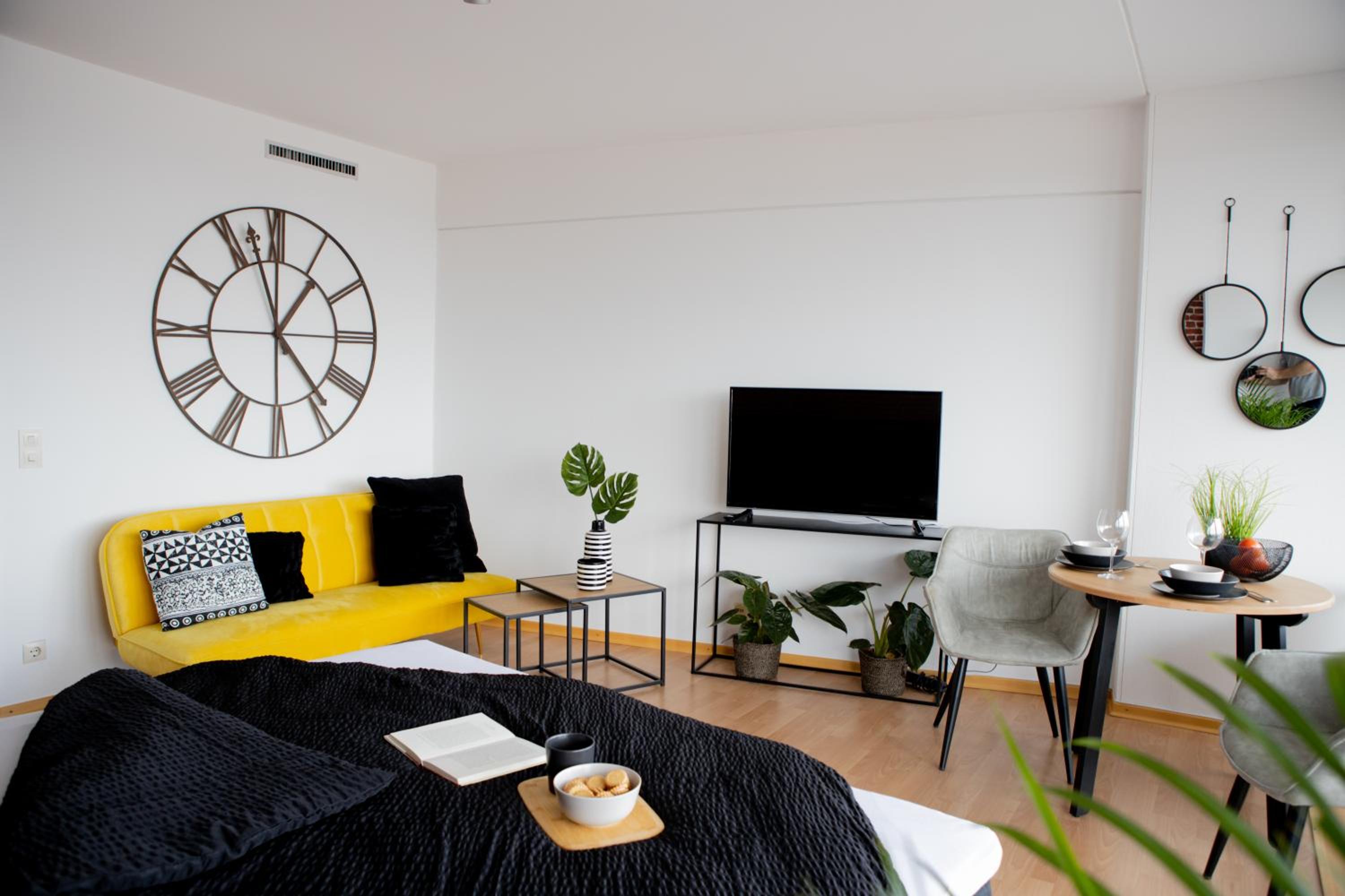 One-Bedroom Apartment photo 2