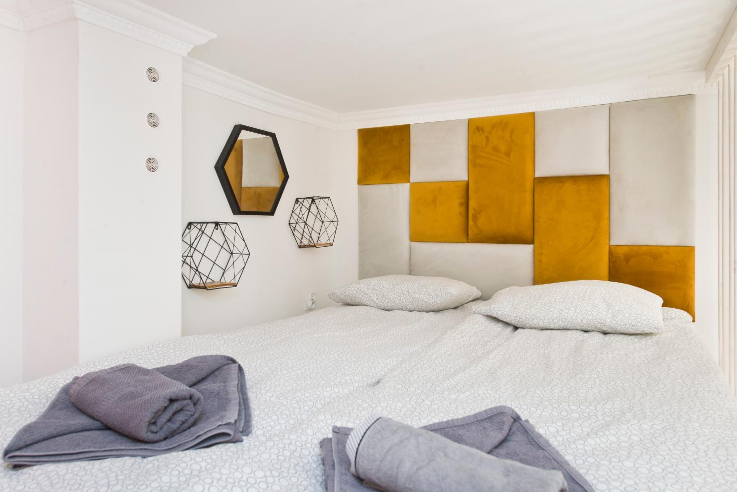 One-Bedroom Apartment - Photo 12