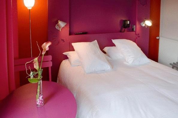 Standard Double Room - Photo 7