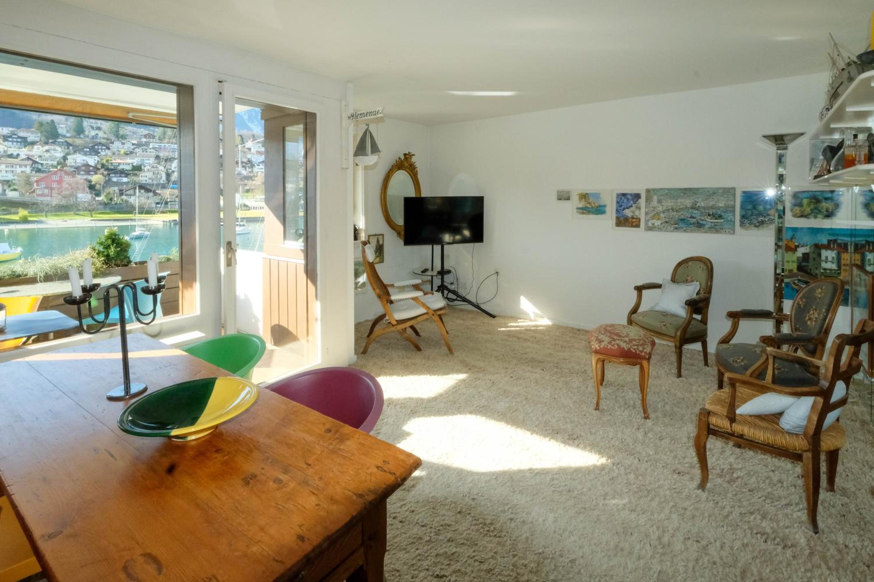One-Bedroom Apartment photo 1
