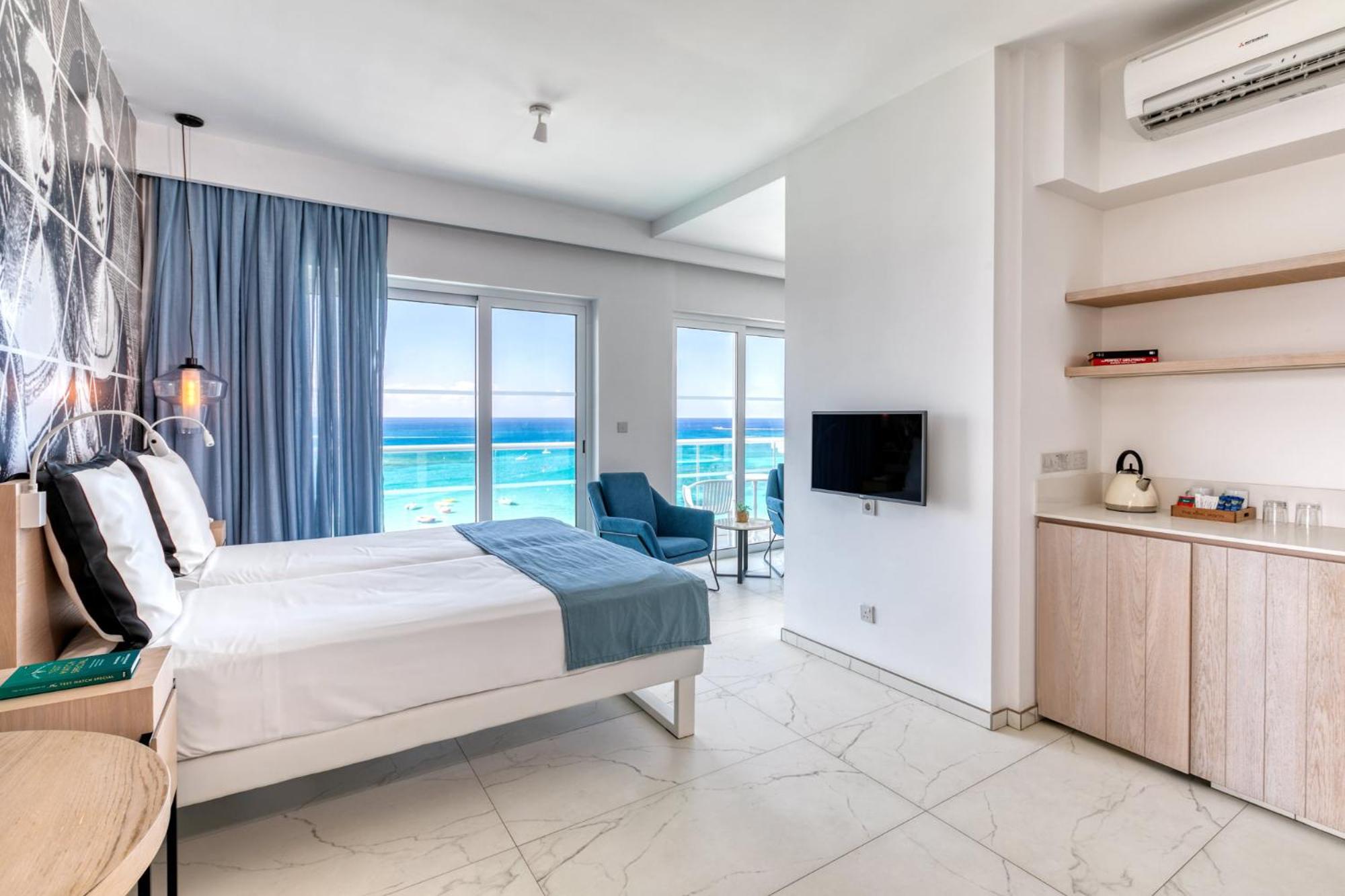 Studio with Sea View - Double Bed - Photo 2