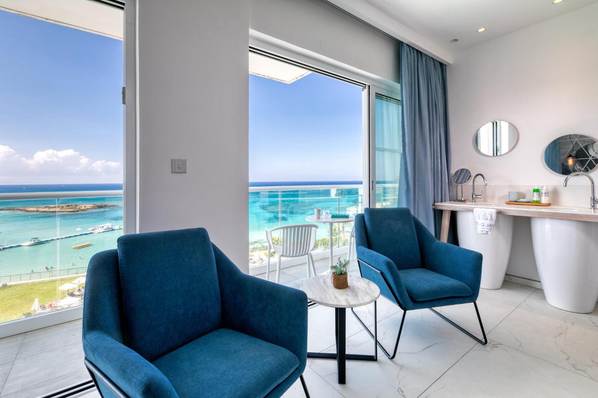 Studio with Sea View - Double Bed - Photo 9