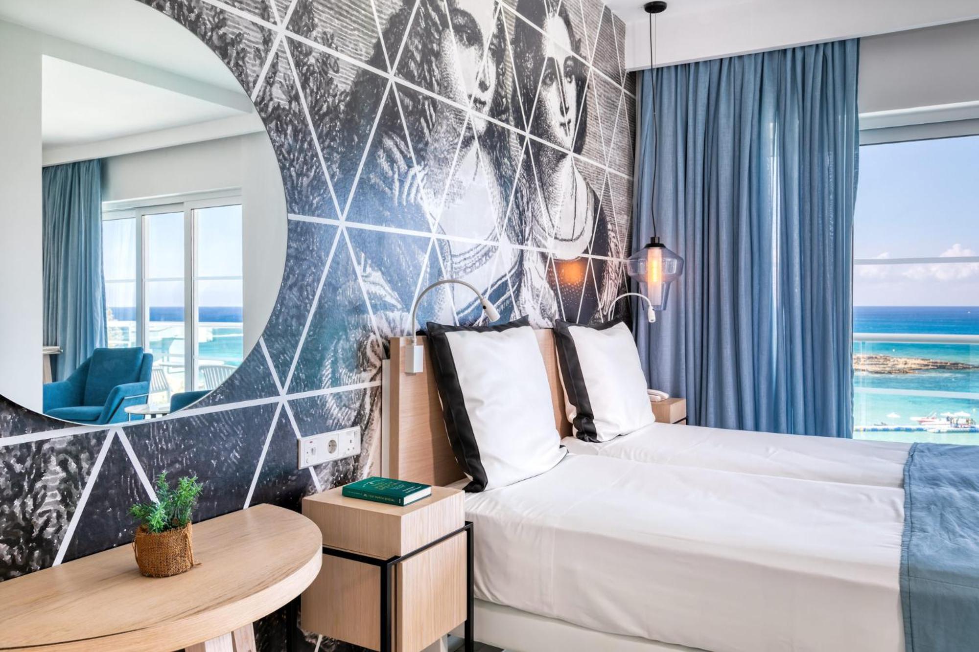 Studio with Sea View - Double Bed - Photo 3