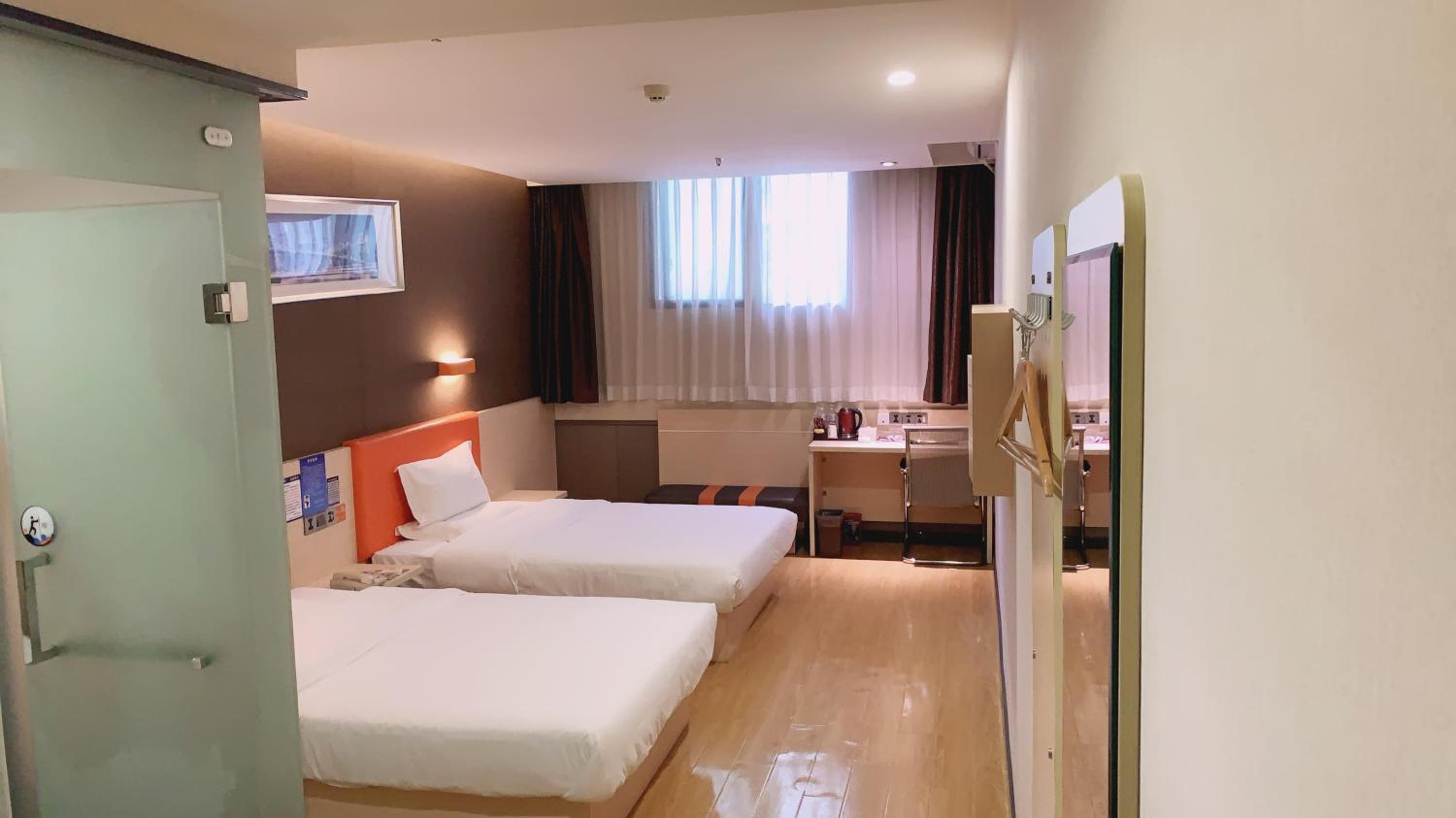 Deluxe Twin Room photo 1