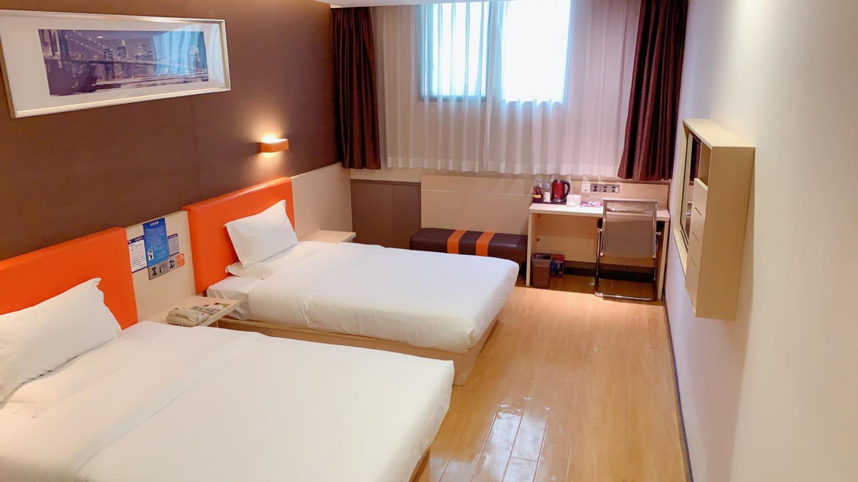 Deluxe Twin Room photo 2
