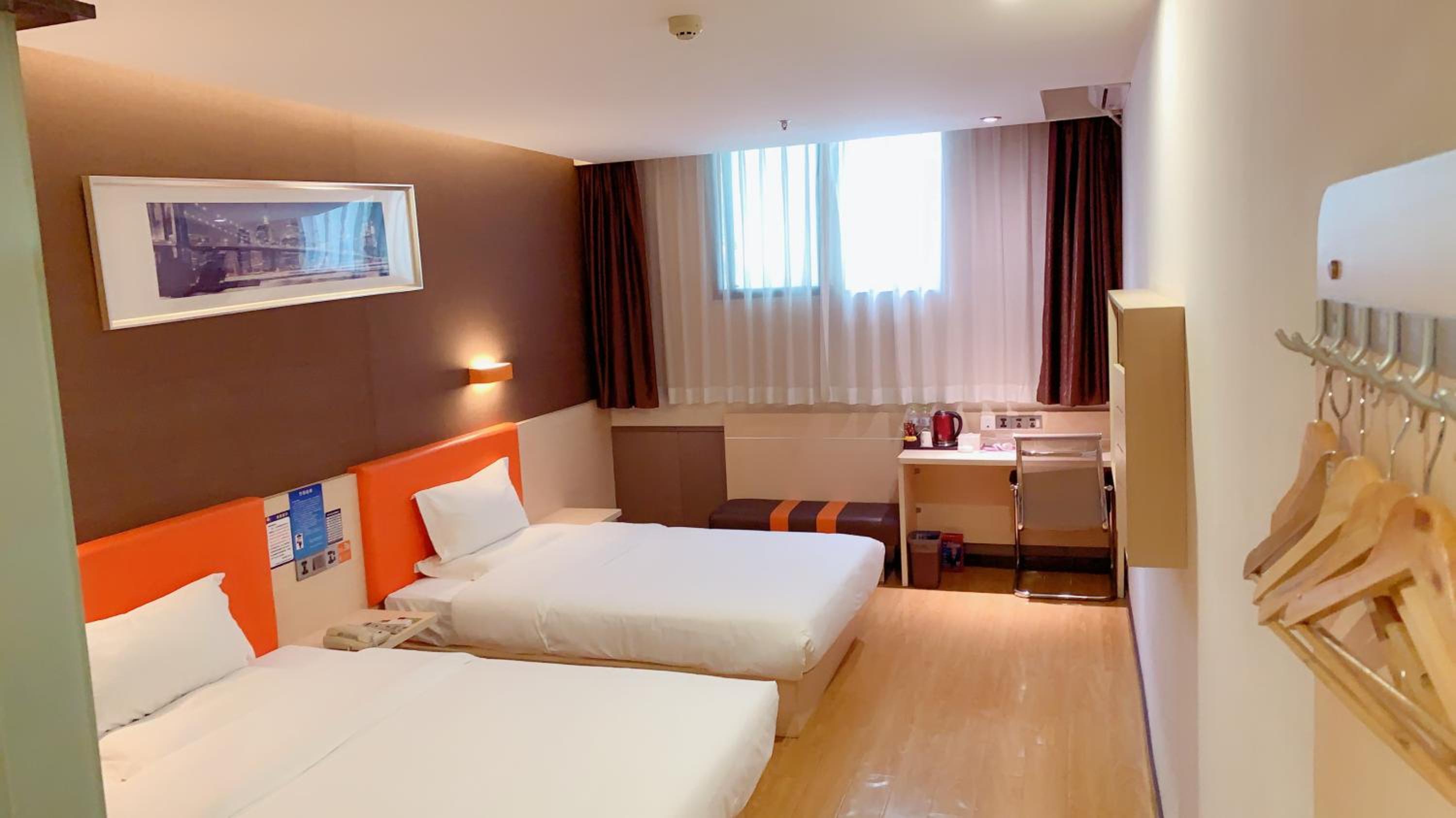 Deluxe Twin Room photo 3