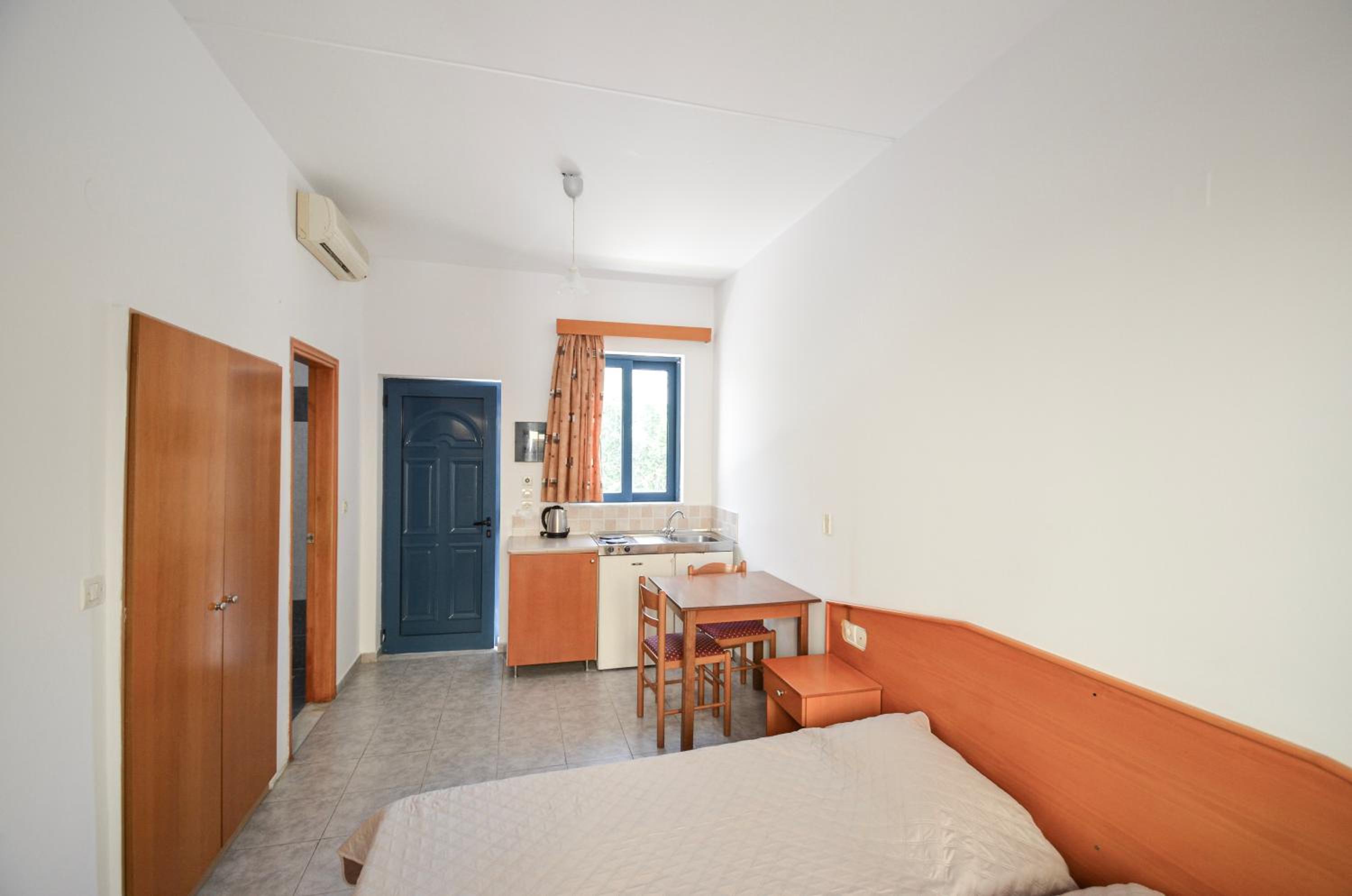 One-Bedroom Apartment - Photo 13