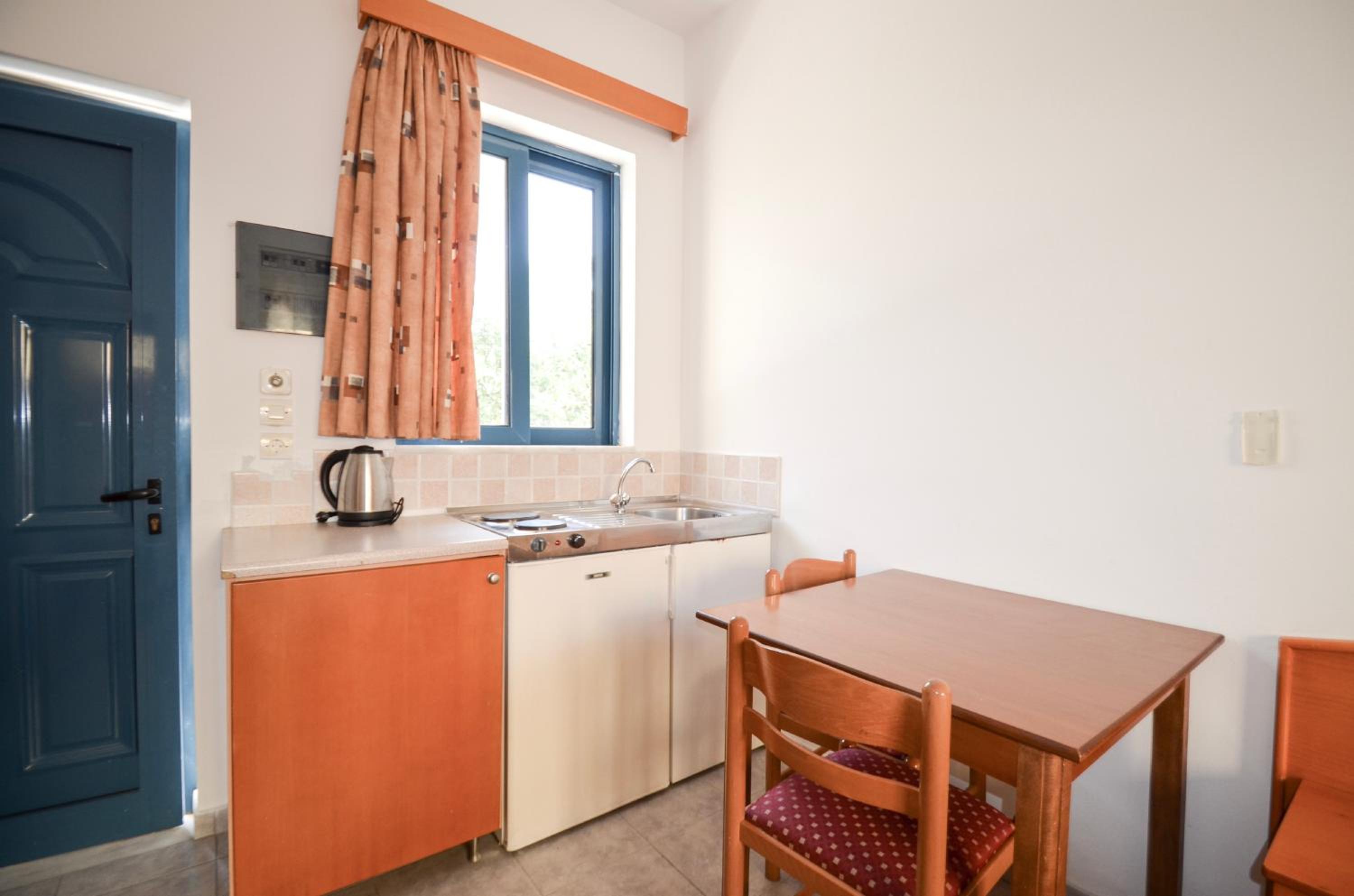 One-Bedroom Apartment - Photo 15