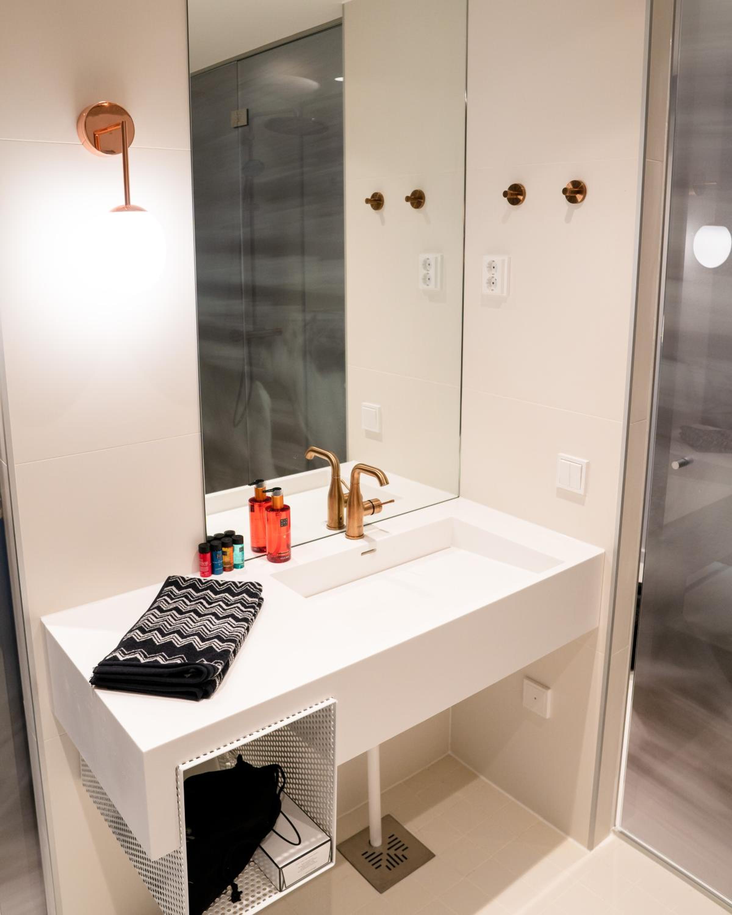 Deluxe Double or Twin Room - Photo 3