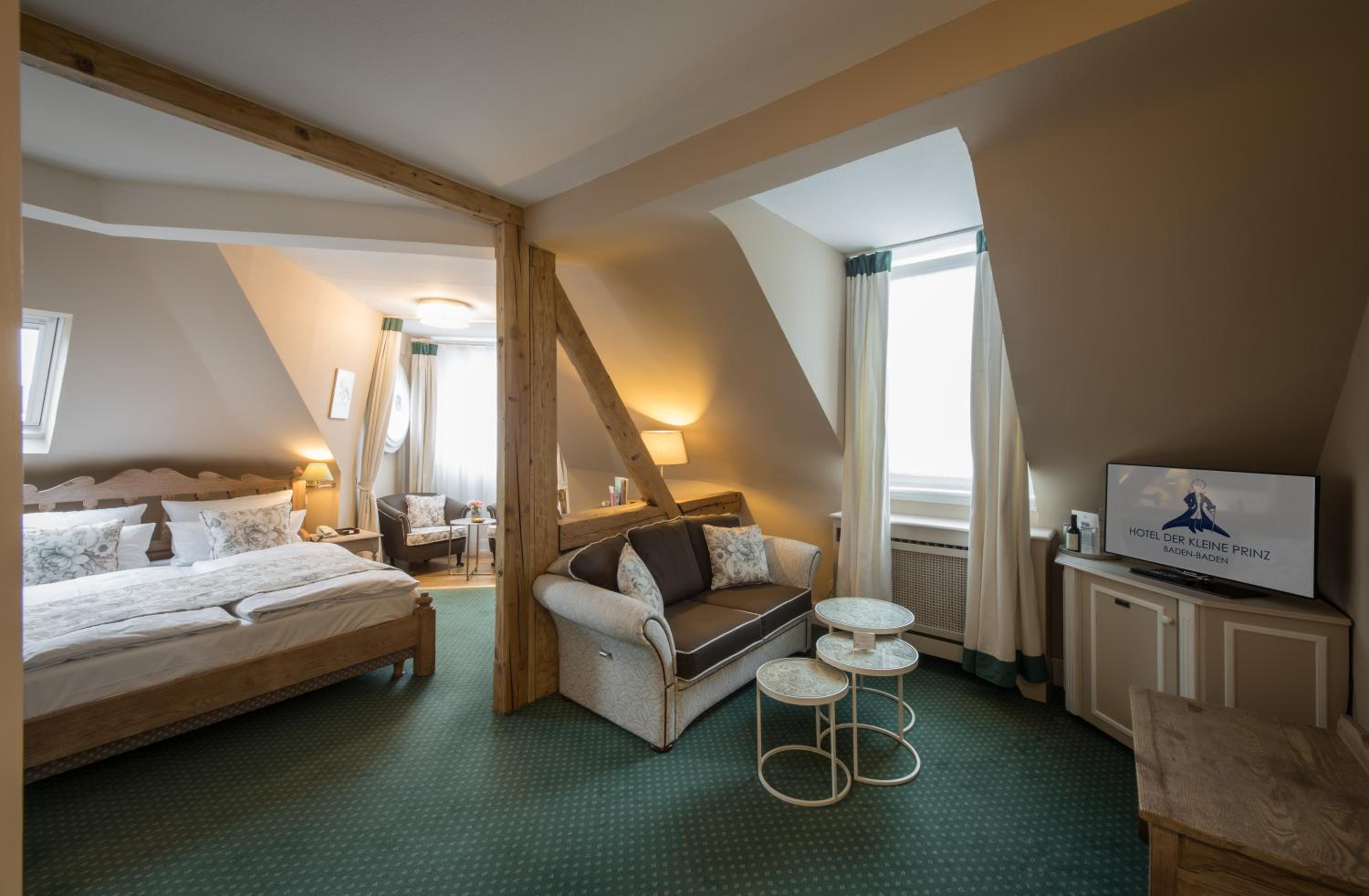 Deluxe Double Room - Photo 14