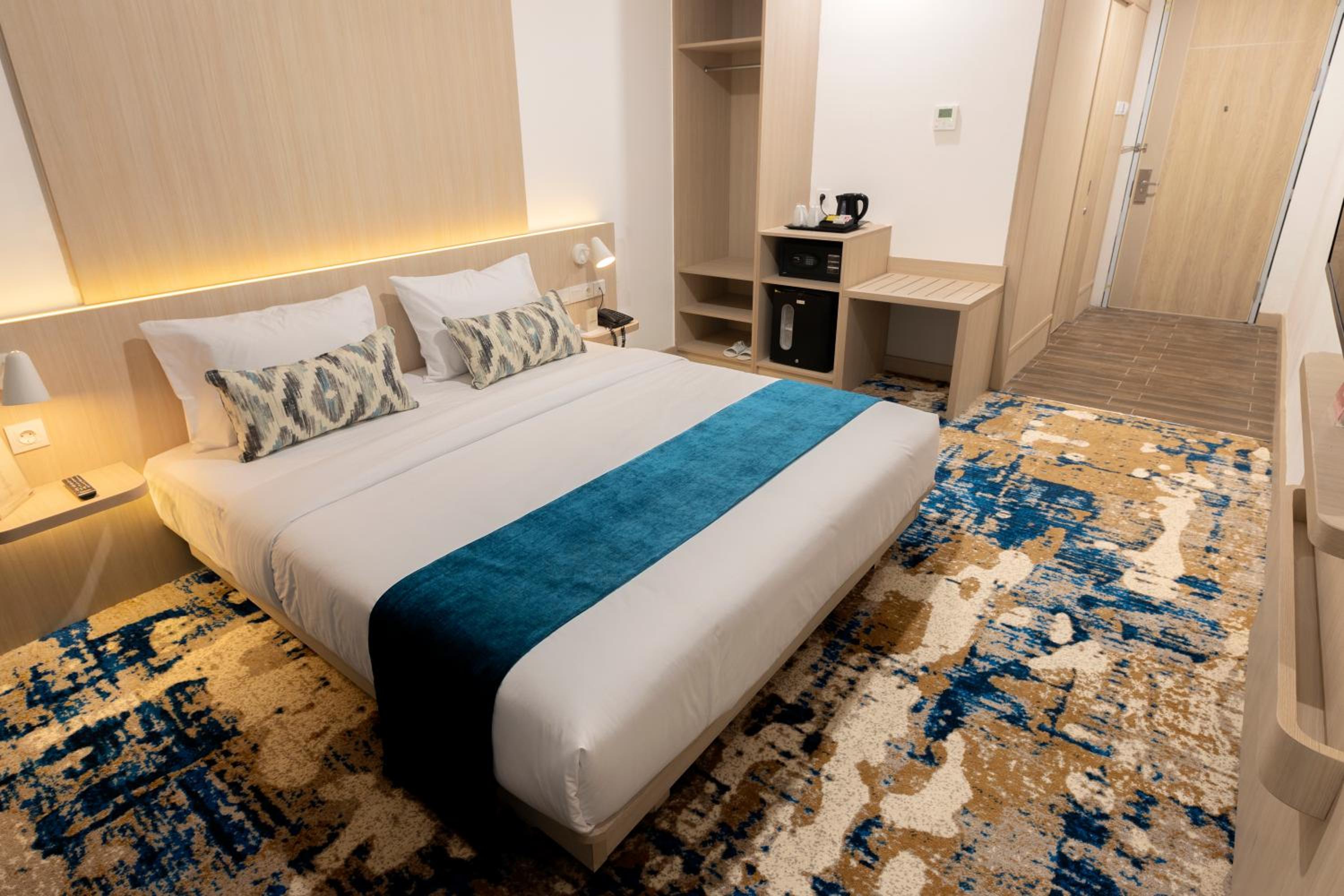 Deluxe Double Room with View  - Photo 11
