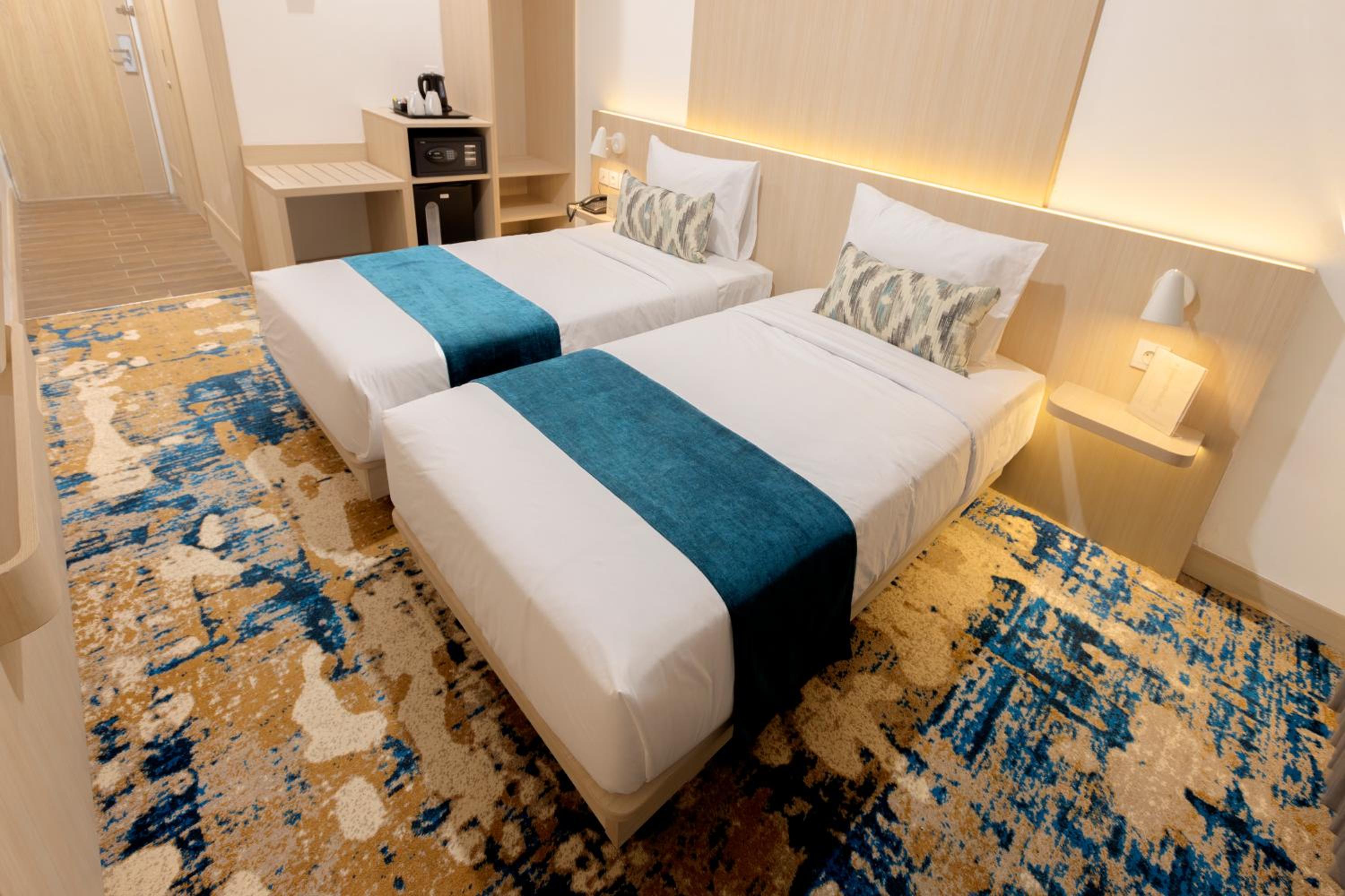 Deluxe Twin Room with View - Photo 1