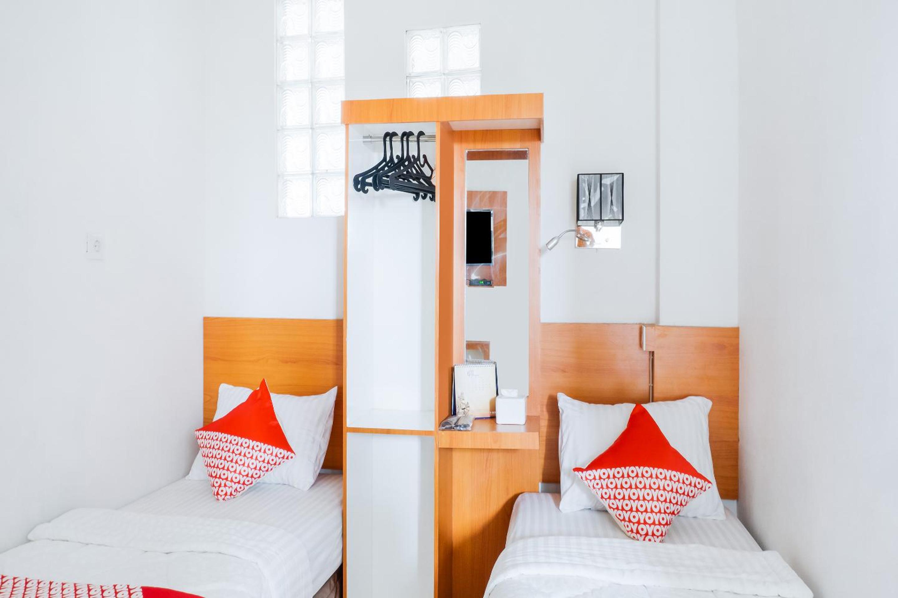 Standard Twin Room - Photo 4