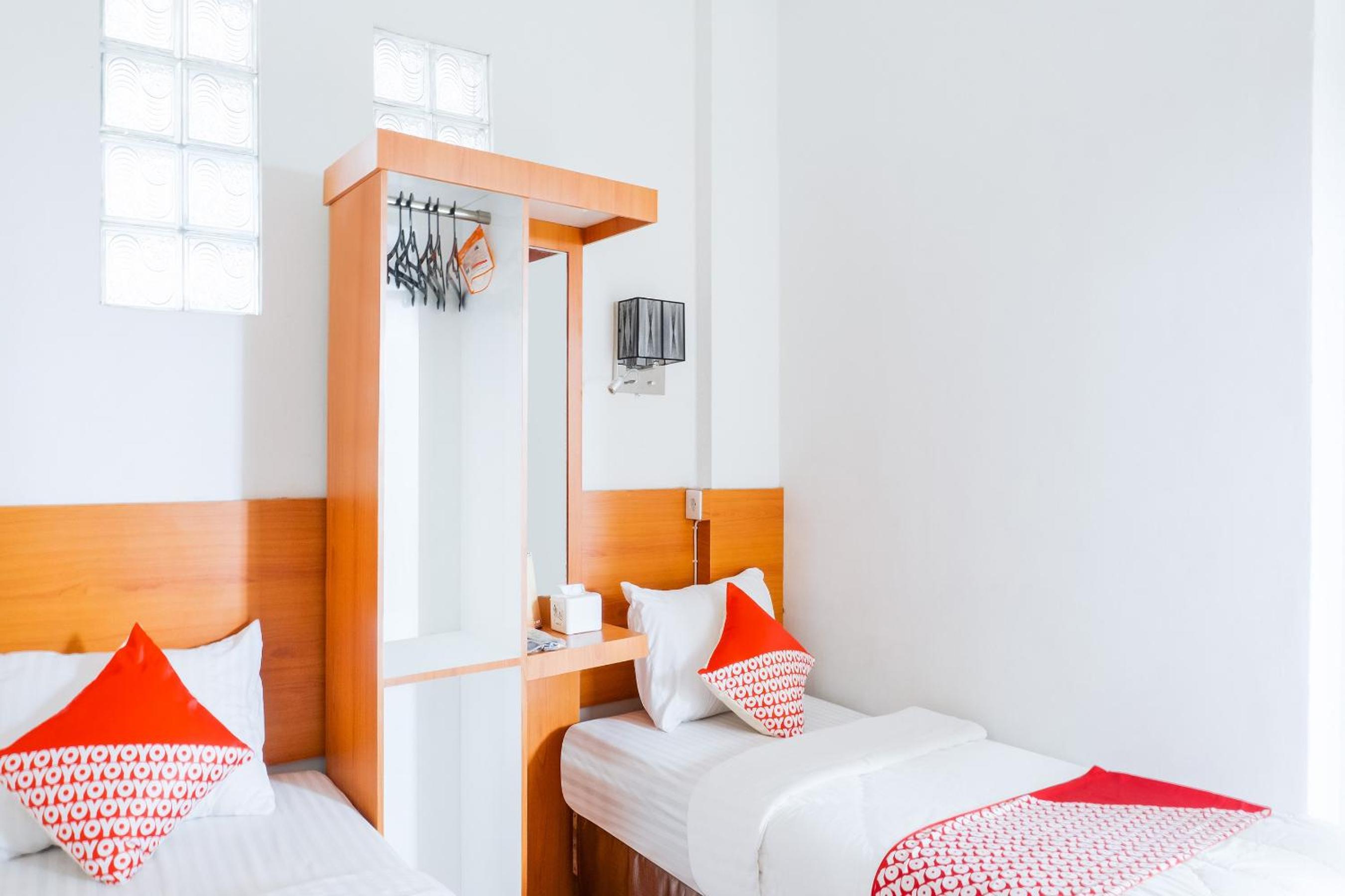 Standard Twin Room - Photo 3