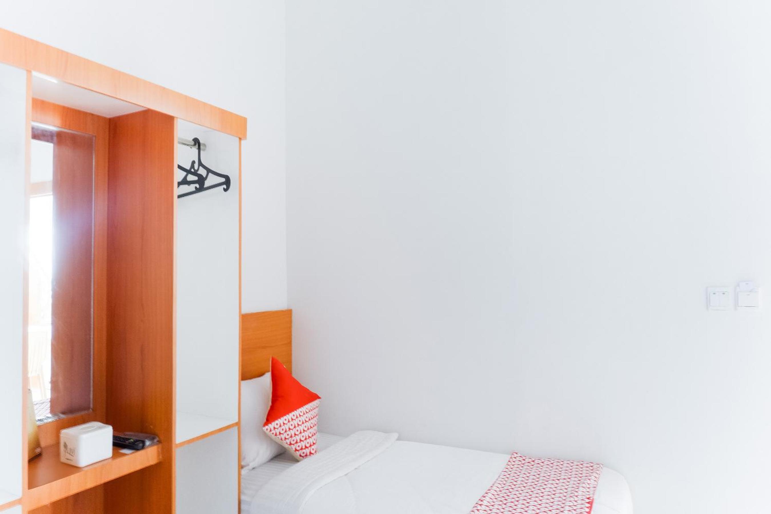 Standard Twin Room - Photo 7