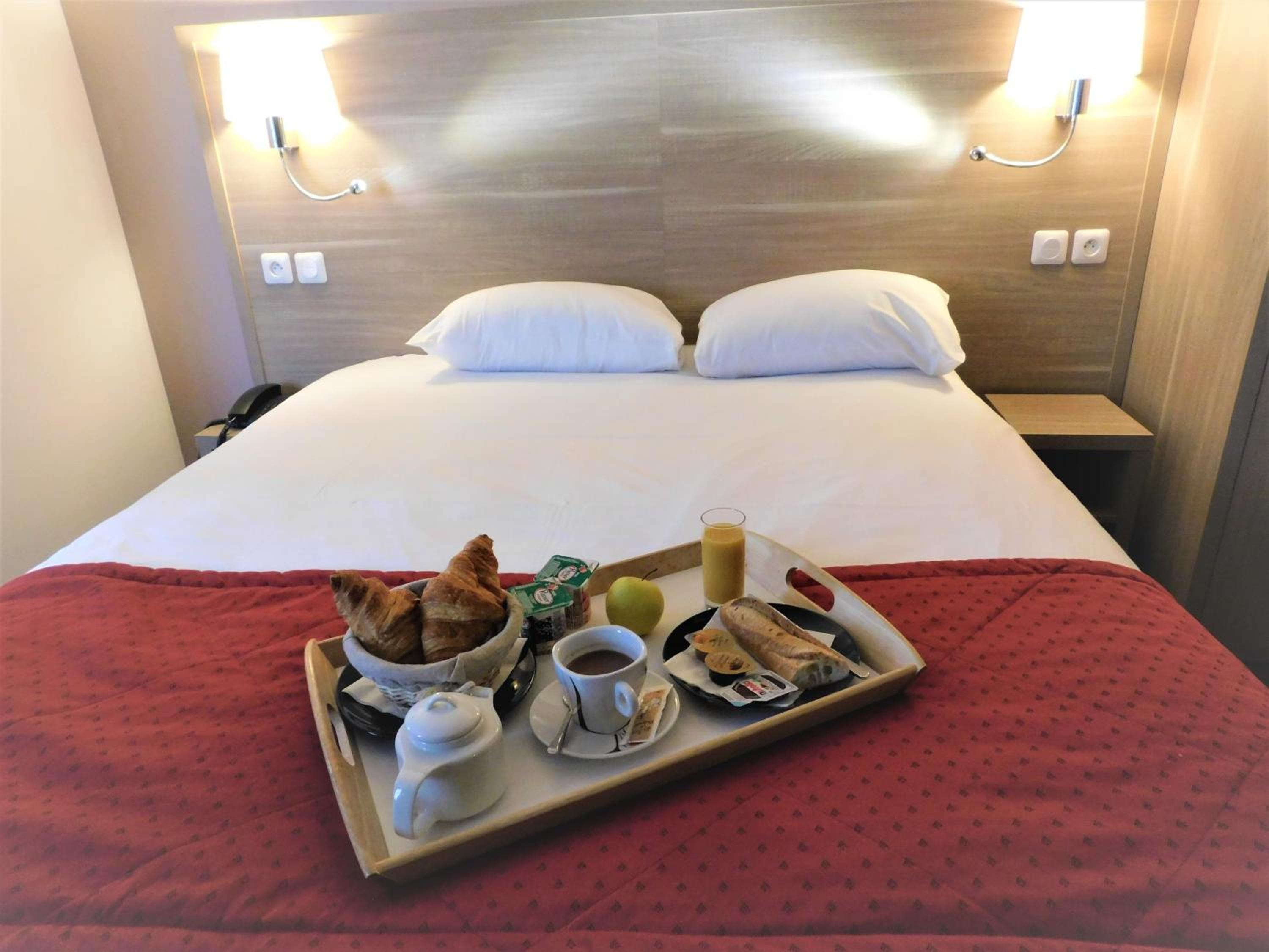 Standard Double Room - Photo 9