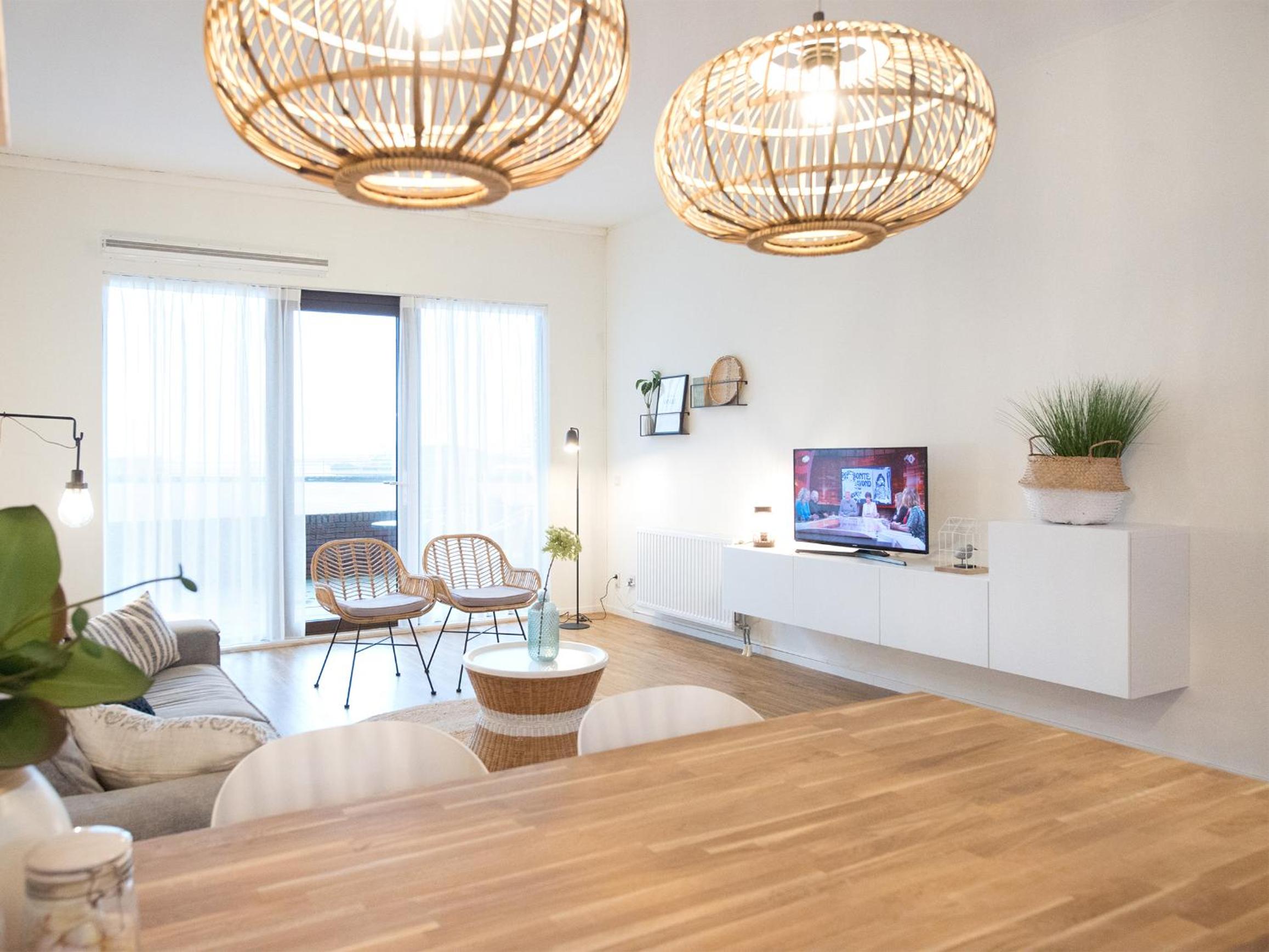 One bedroom apartment on the seaside with terrace 56C photo 3