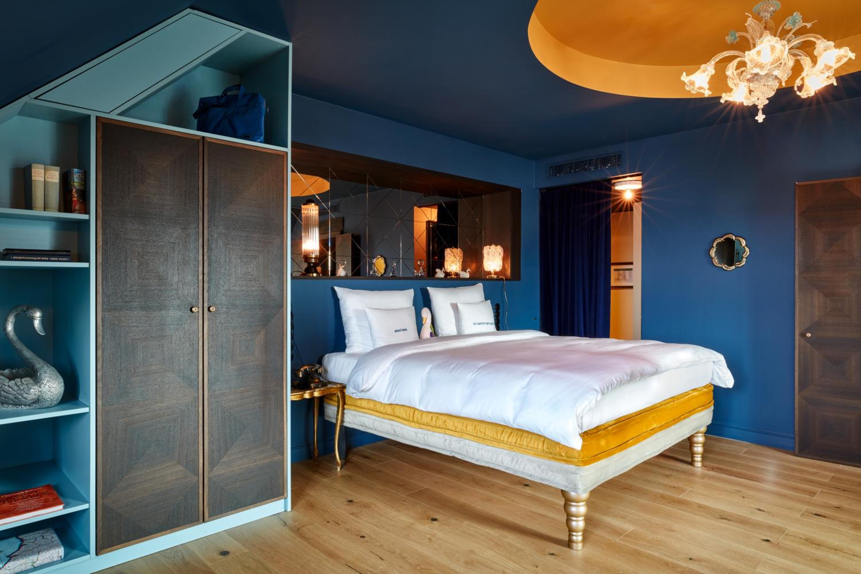 Swan Suite