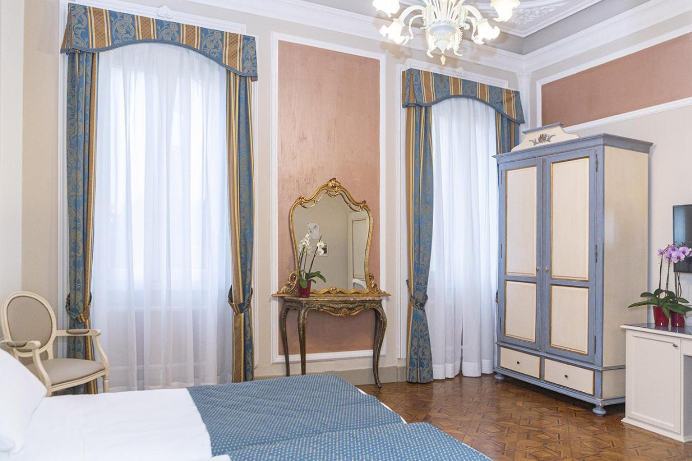 Superior Double Room thumbnail 5