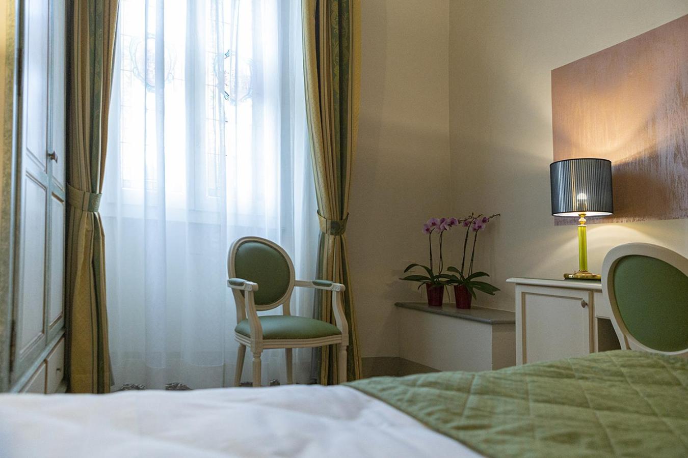 Standard Double  Room thumbnail 5