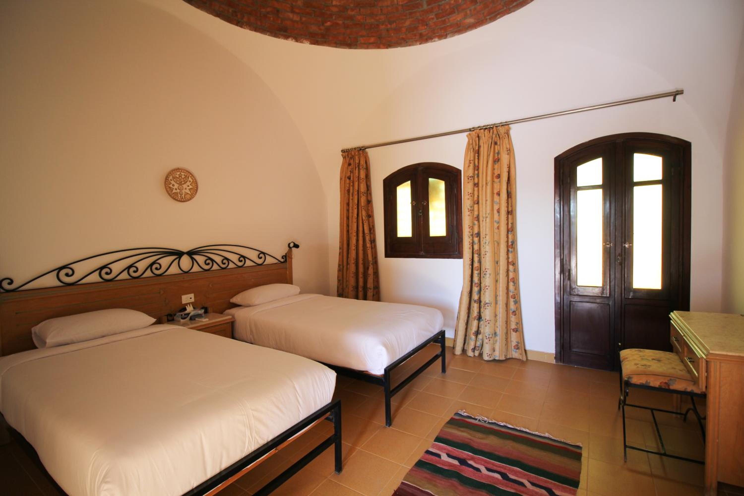 Twin Room with Private Bathroom photo 3