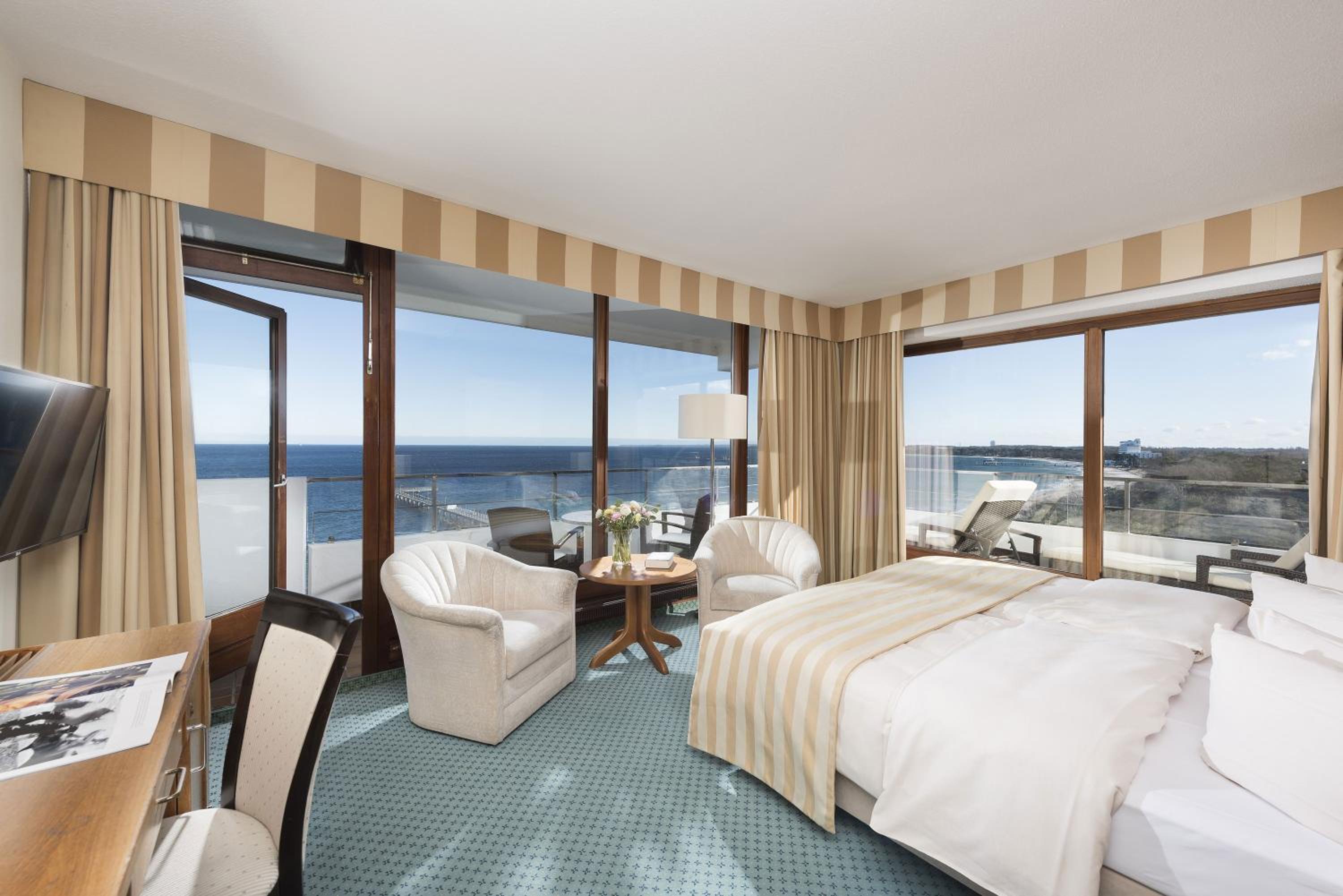 Superior Double Corner Room with Lake View