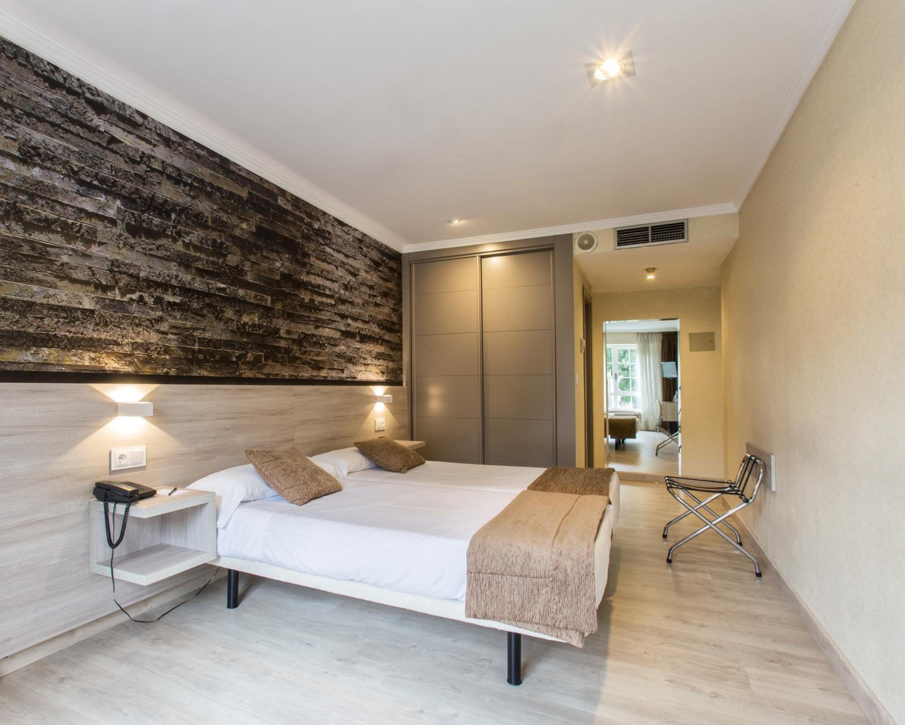 Superior Twin Room - Photo 2