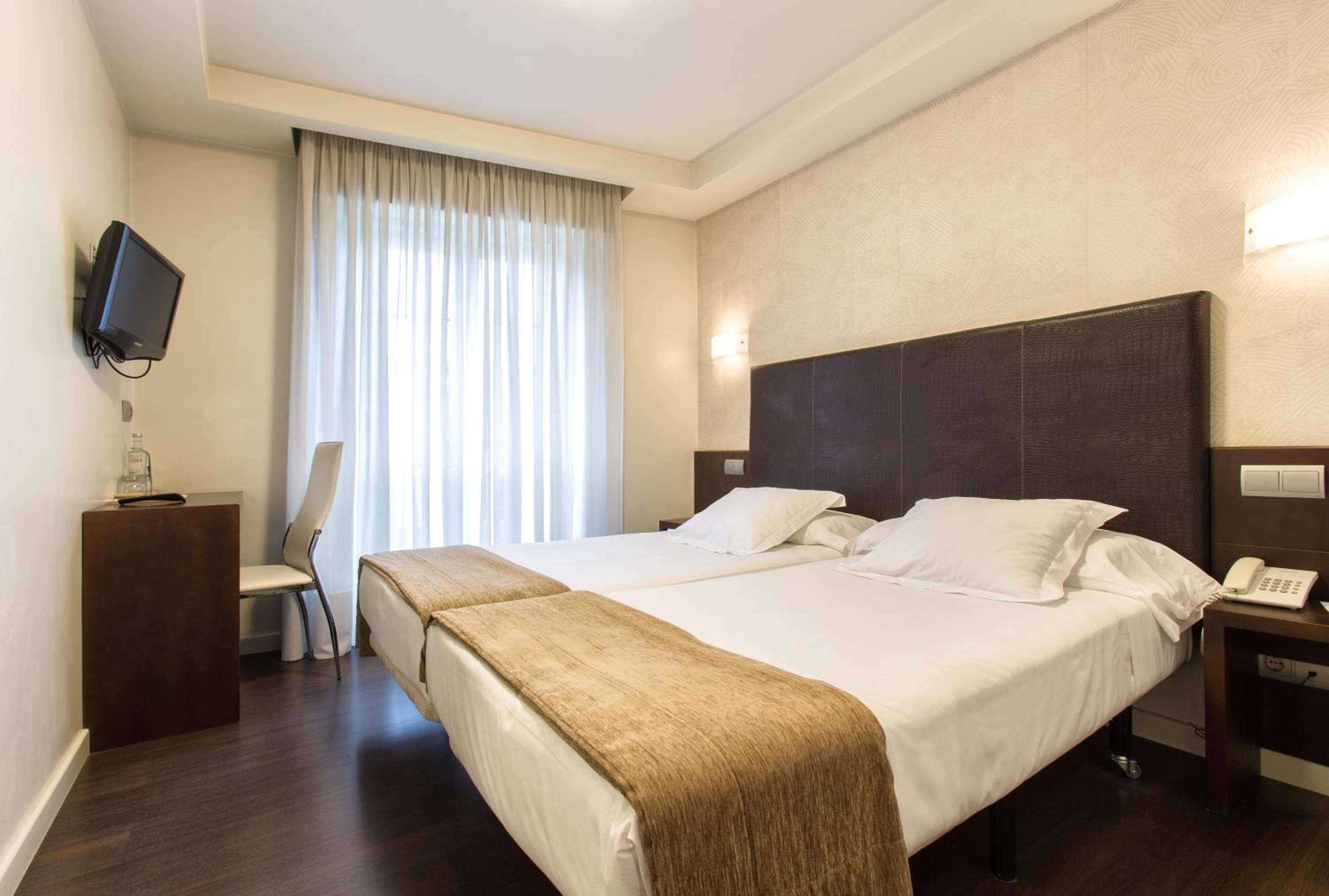 Double or Twin Room - Photo 1