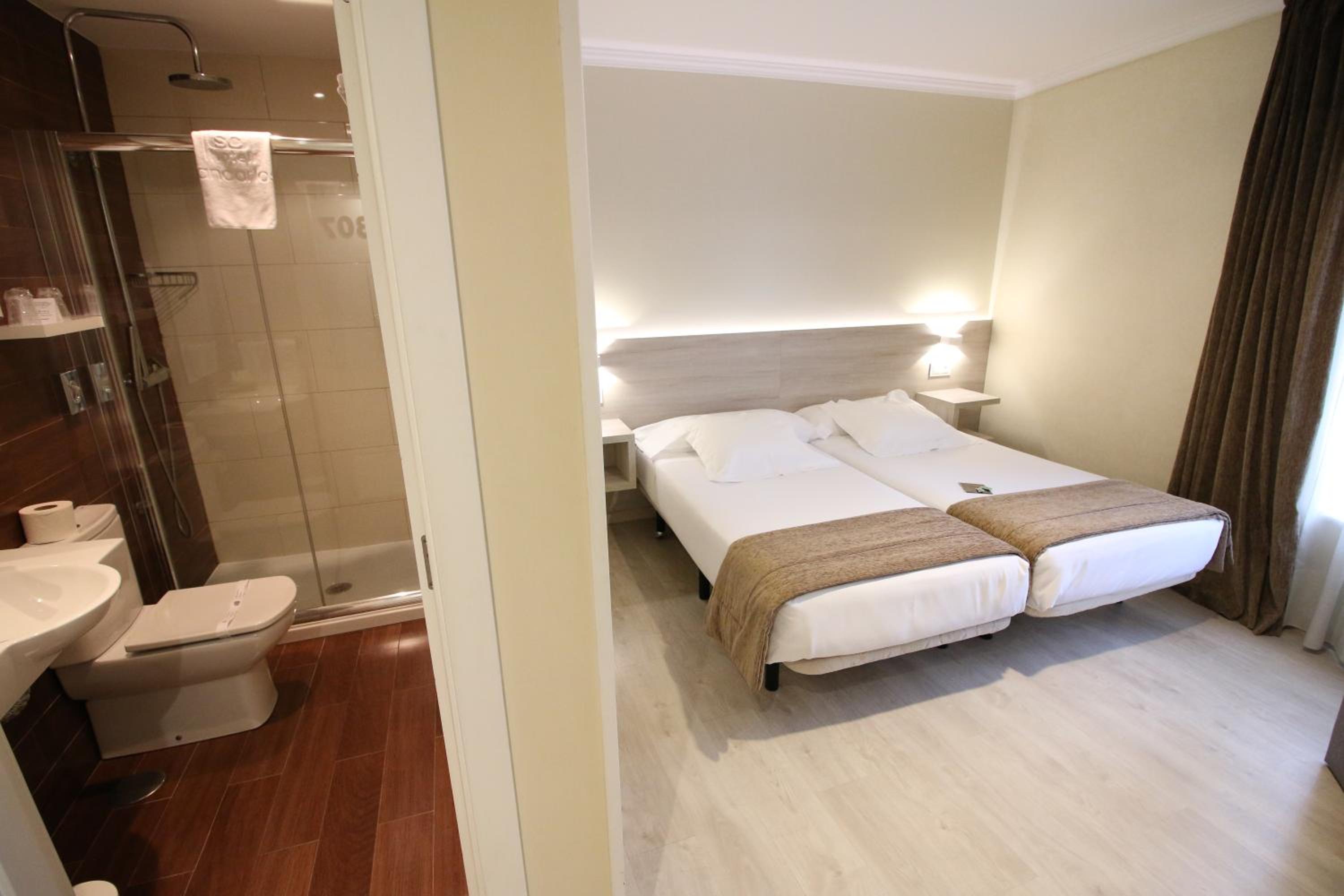 Double or Twin Room - Photo 4