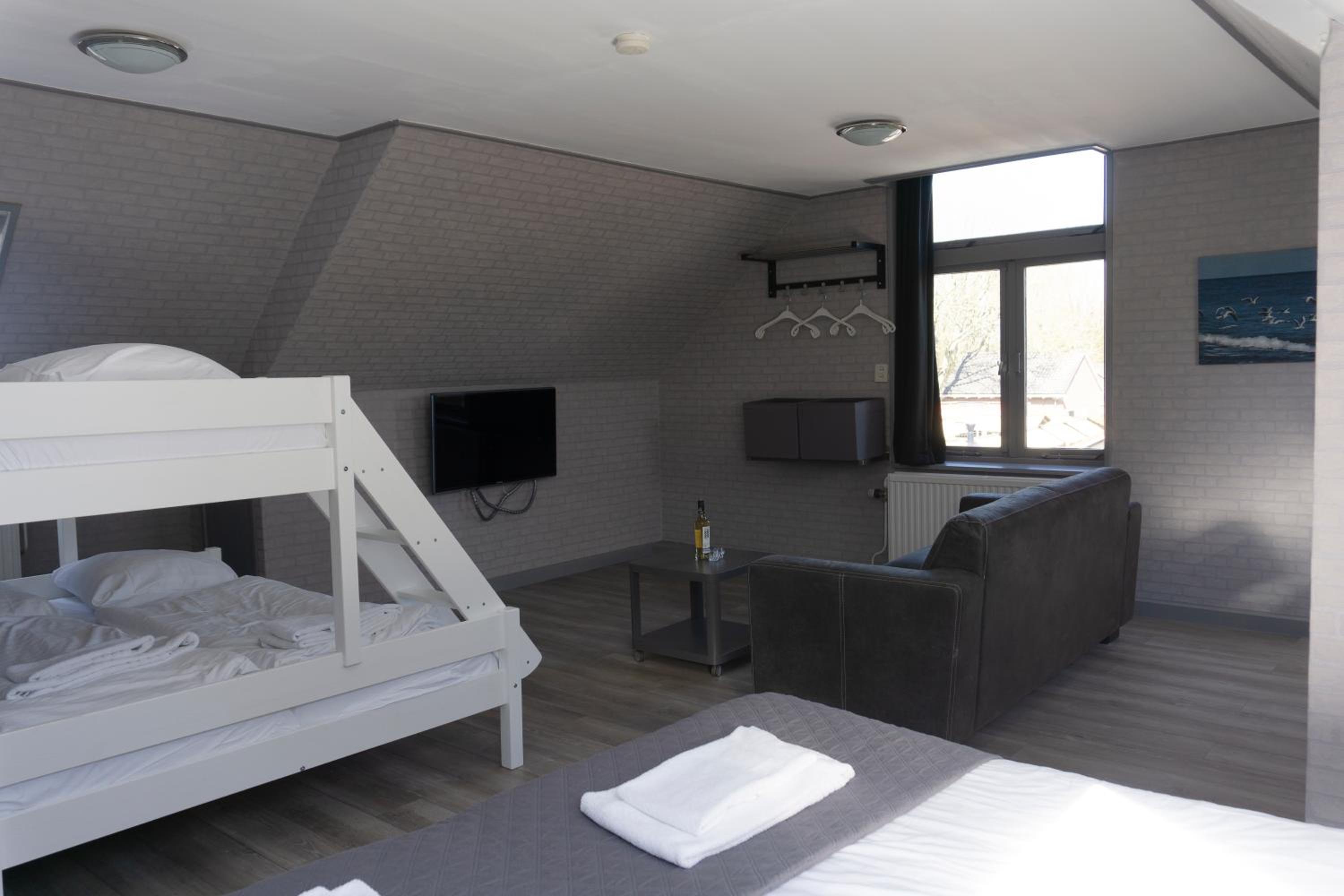 Family Room photo 2