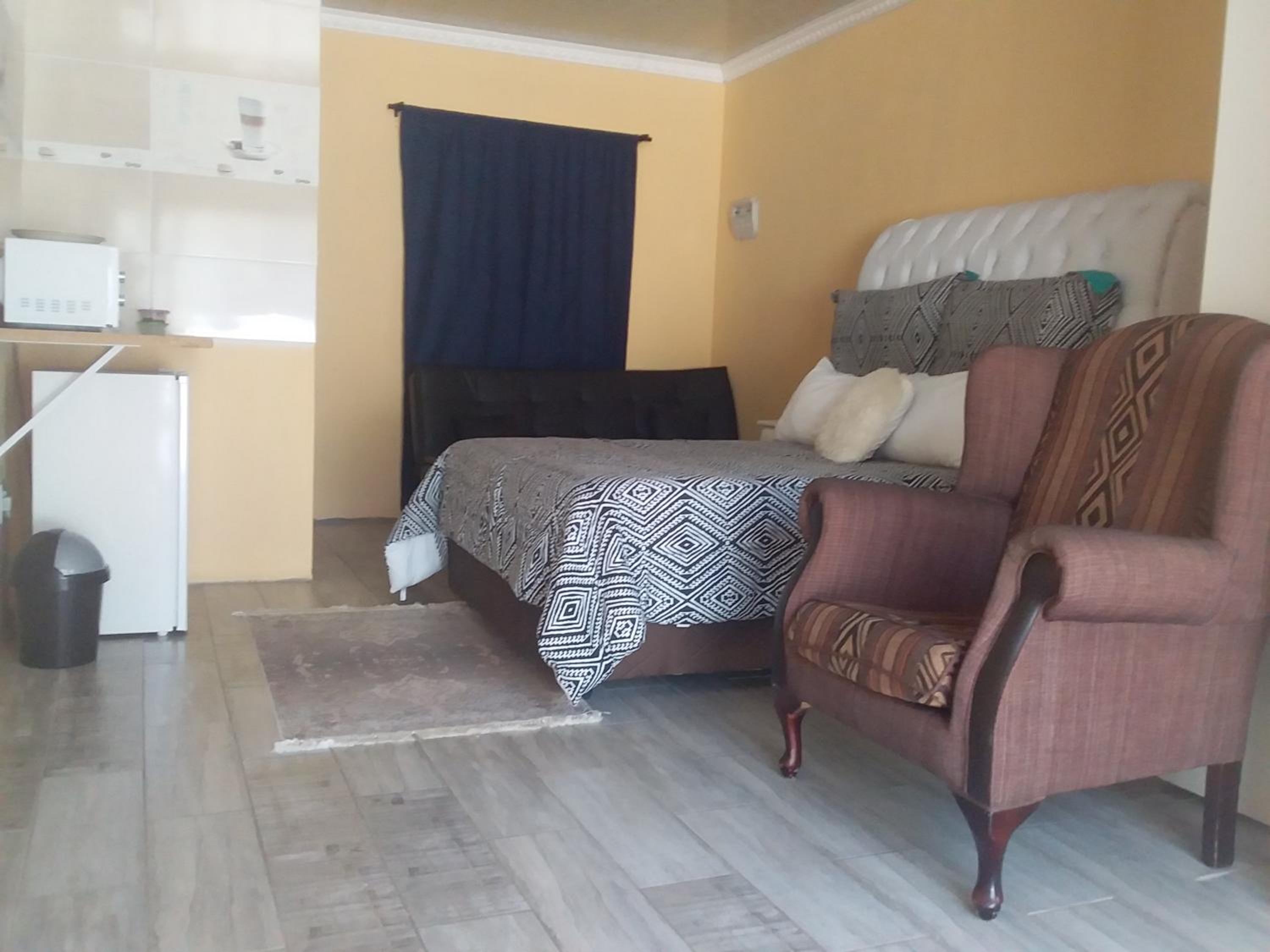 Deluxe Double Room with Shower - Photo 5