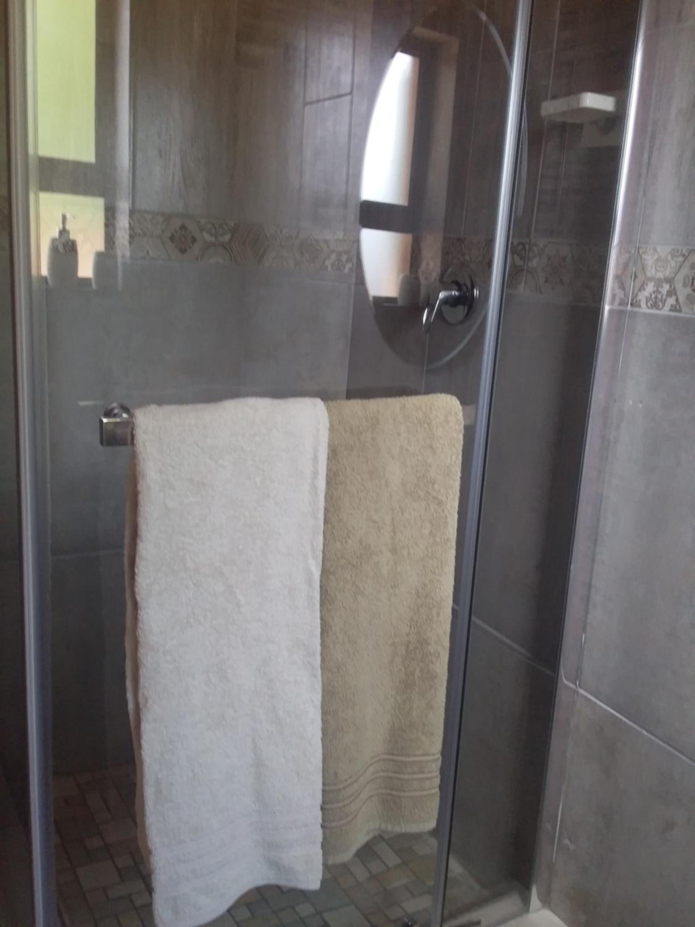 Deluxe Double Room with Shower - Photo 3