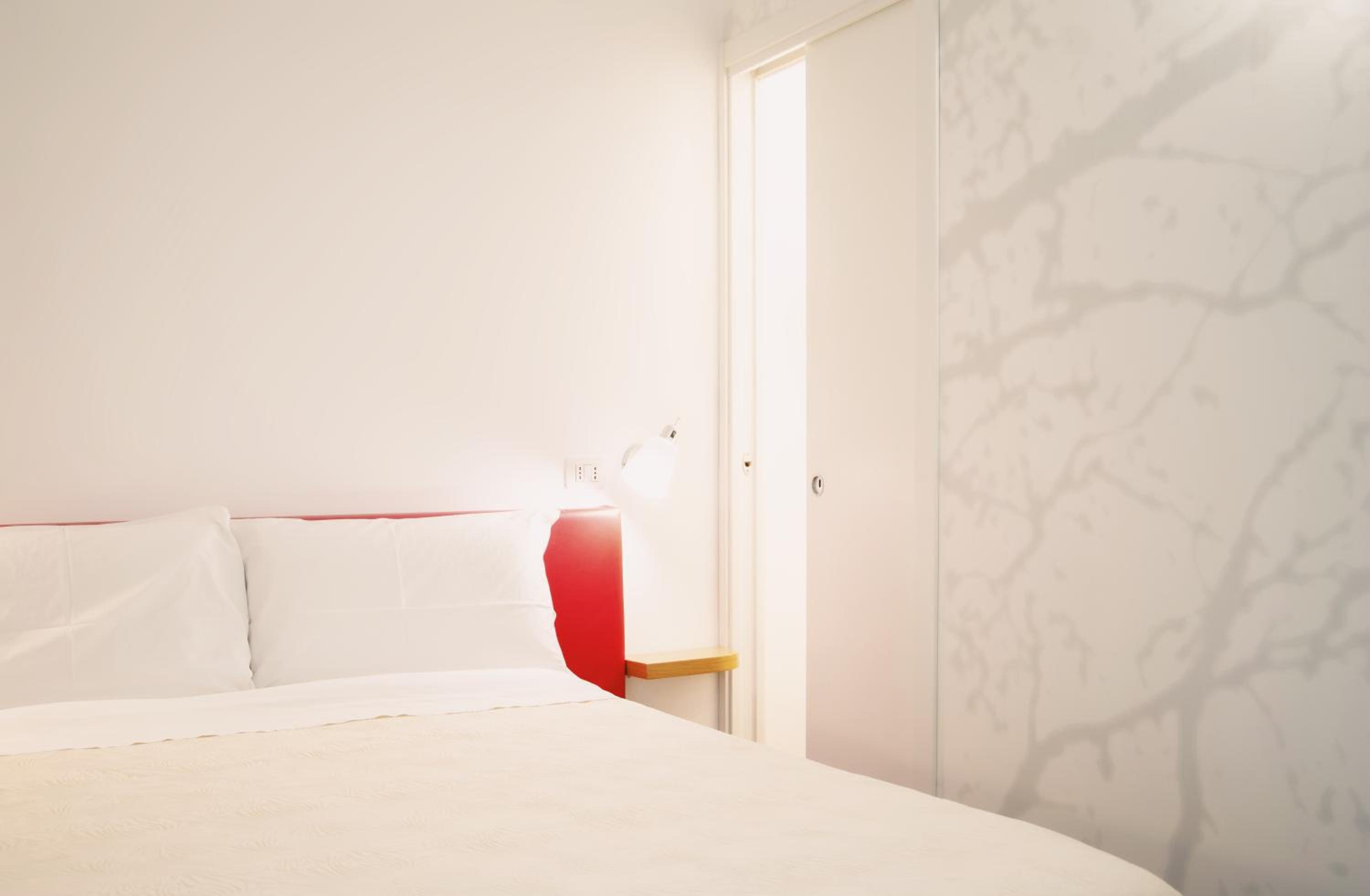 Queen Room with Garden View - Photo 3