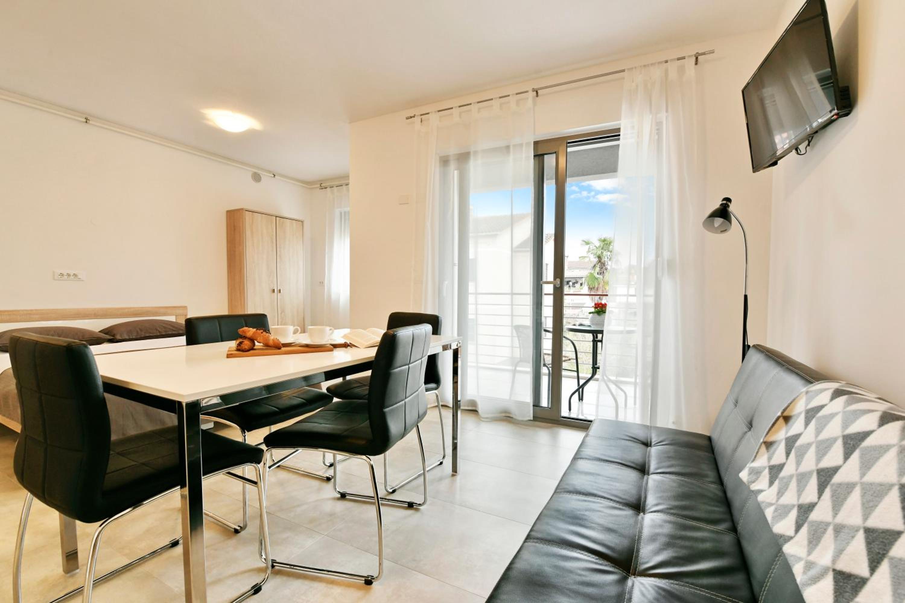 Studio with Balcony photo 1